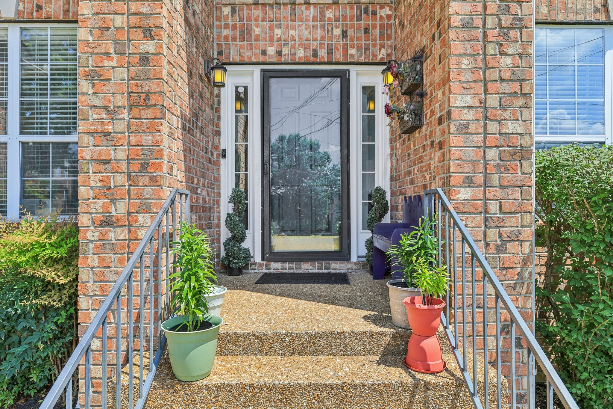 110 W Harbor Ct