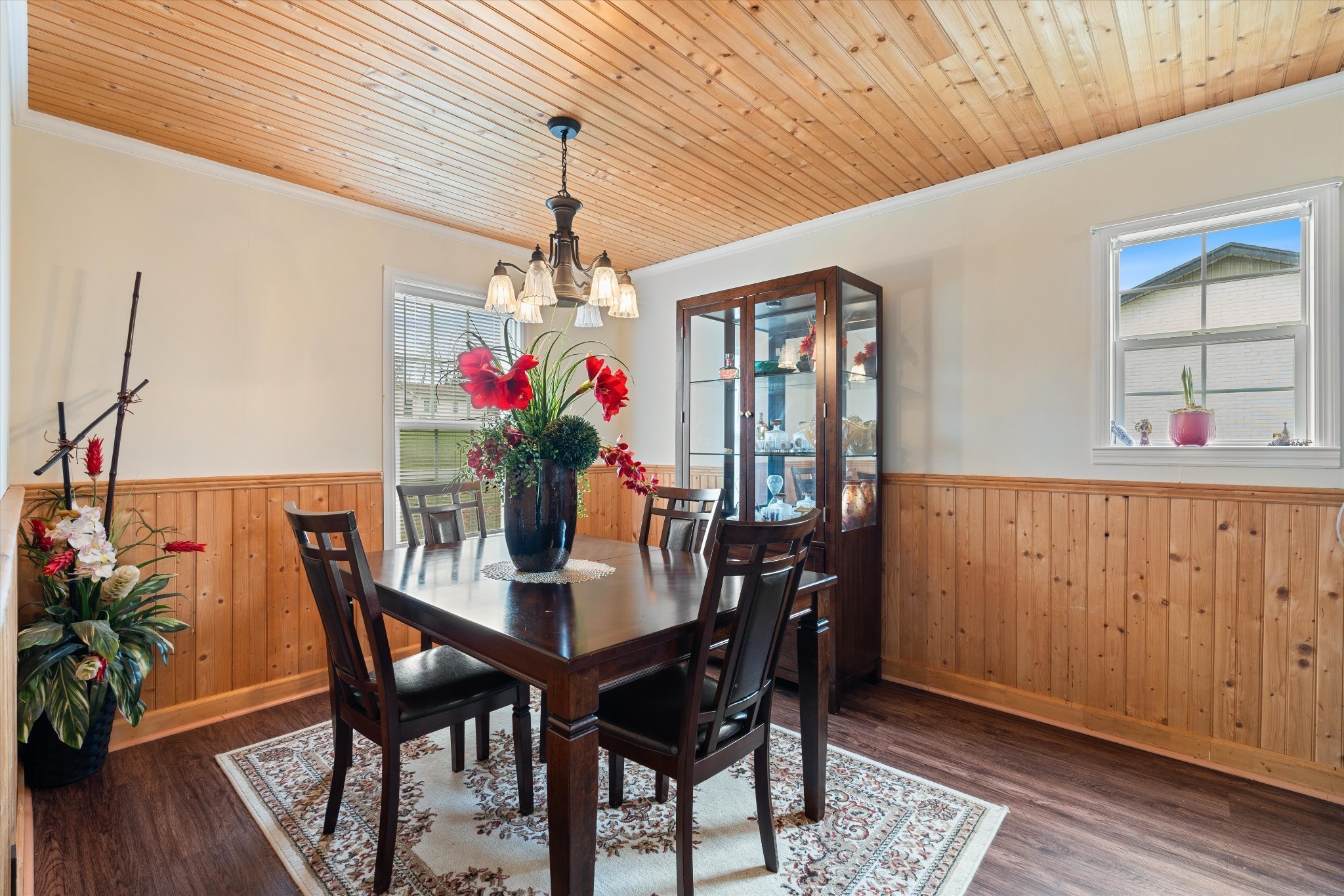 1496 Valley Ridge Dr W