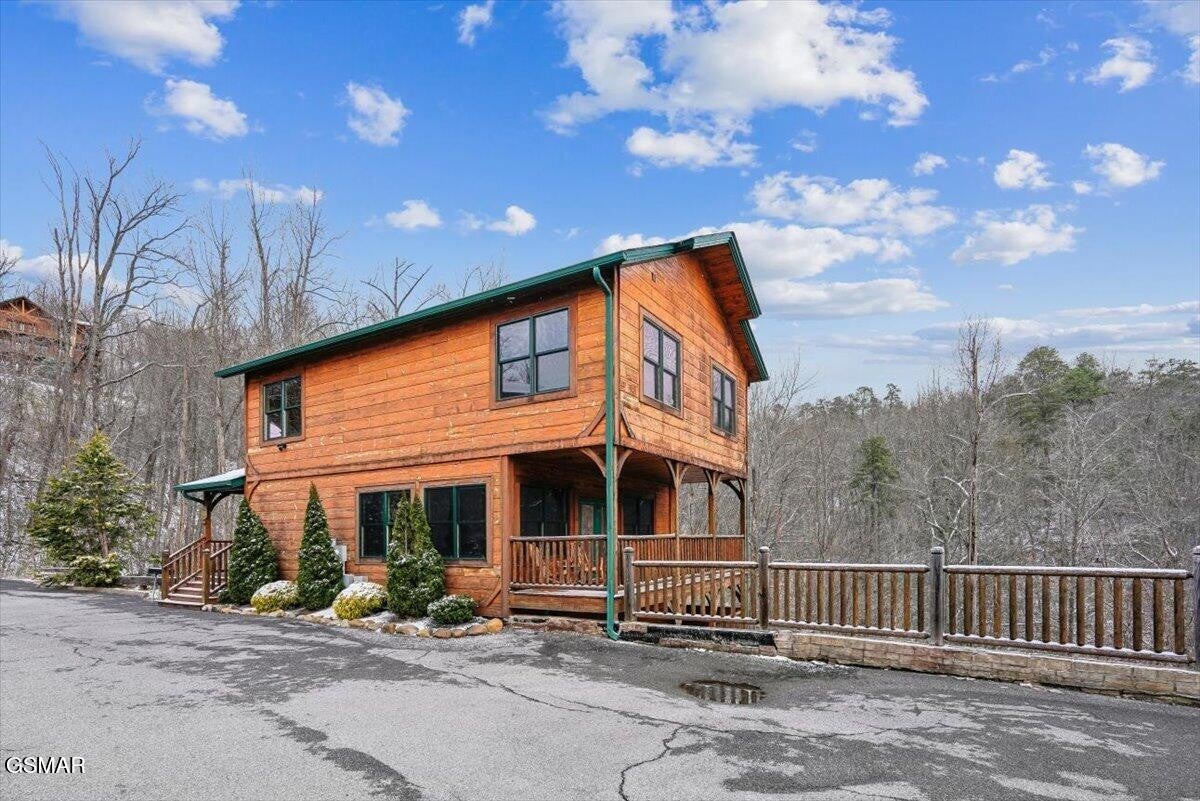 889 Great Smoky Way