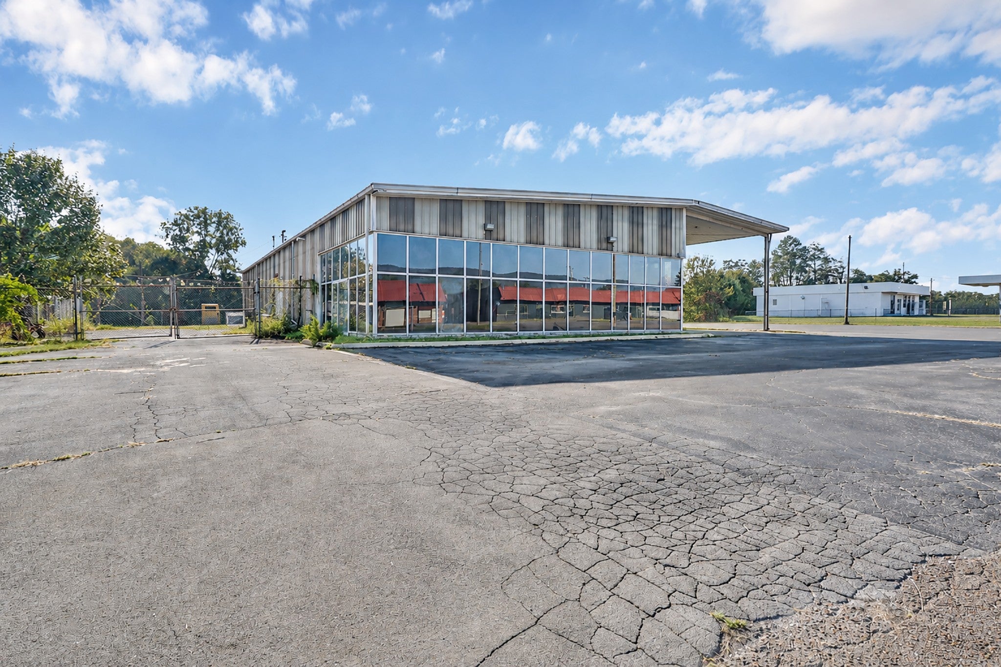 3832 Main St