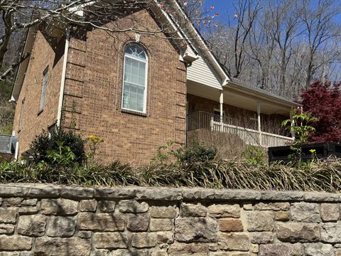 8238 Charlotte Pike Nashville TN 37221