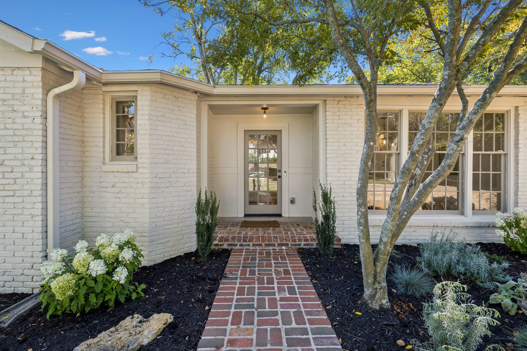 2221 Hobbs Rd