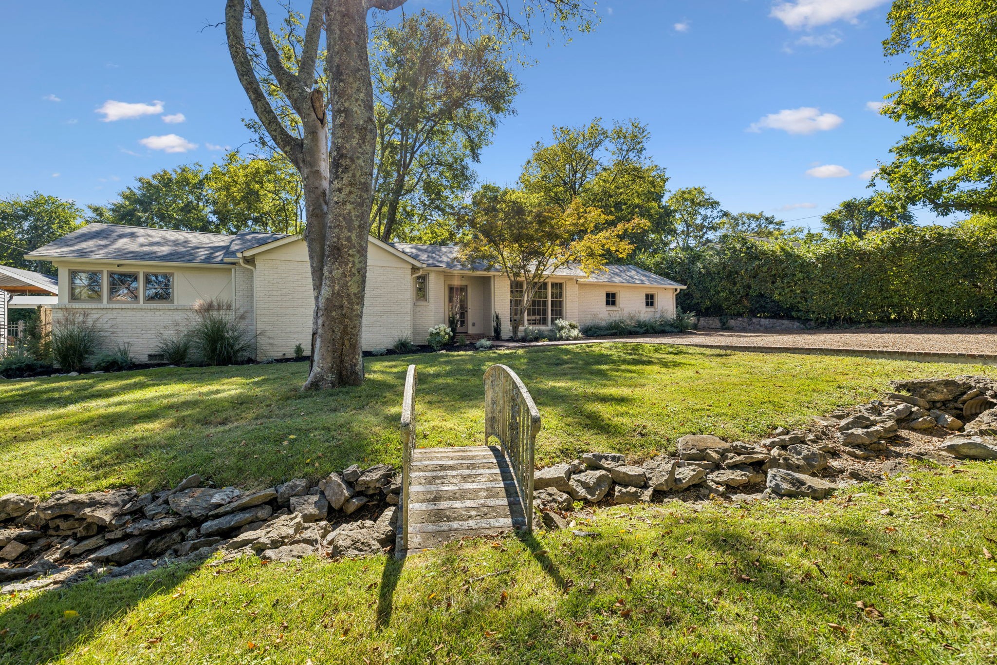 2221 Hobbs Rd