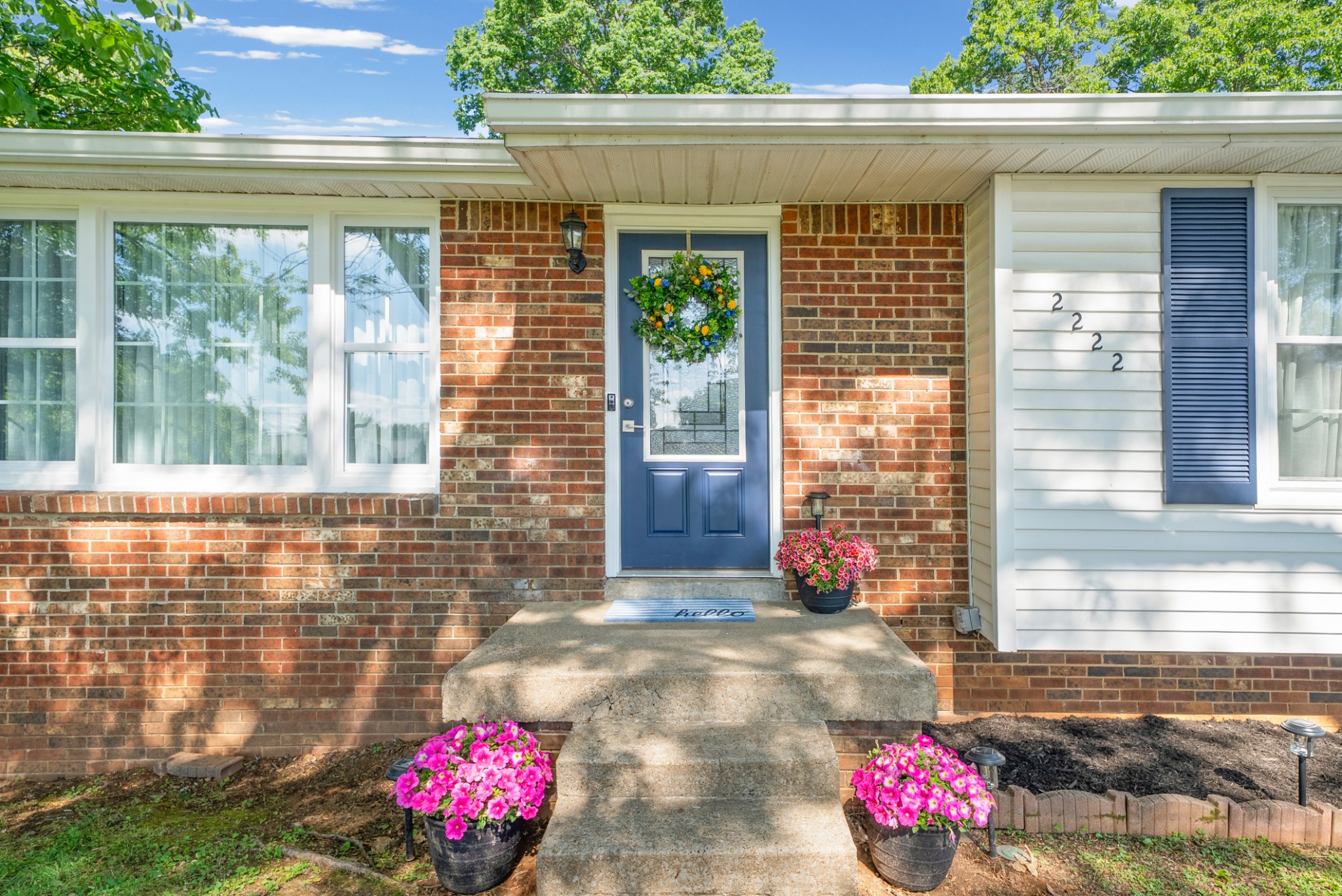 2222 Robin Dr
