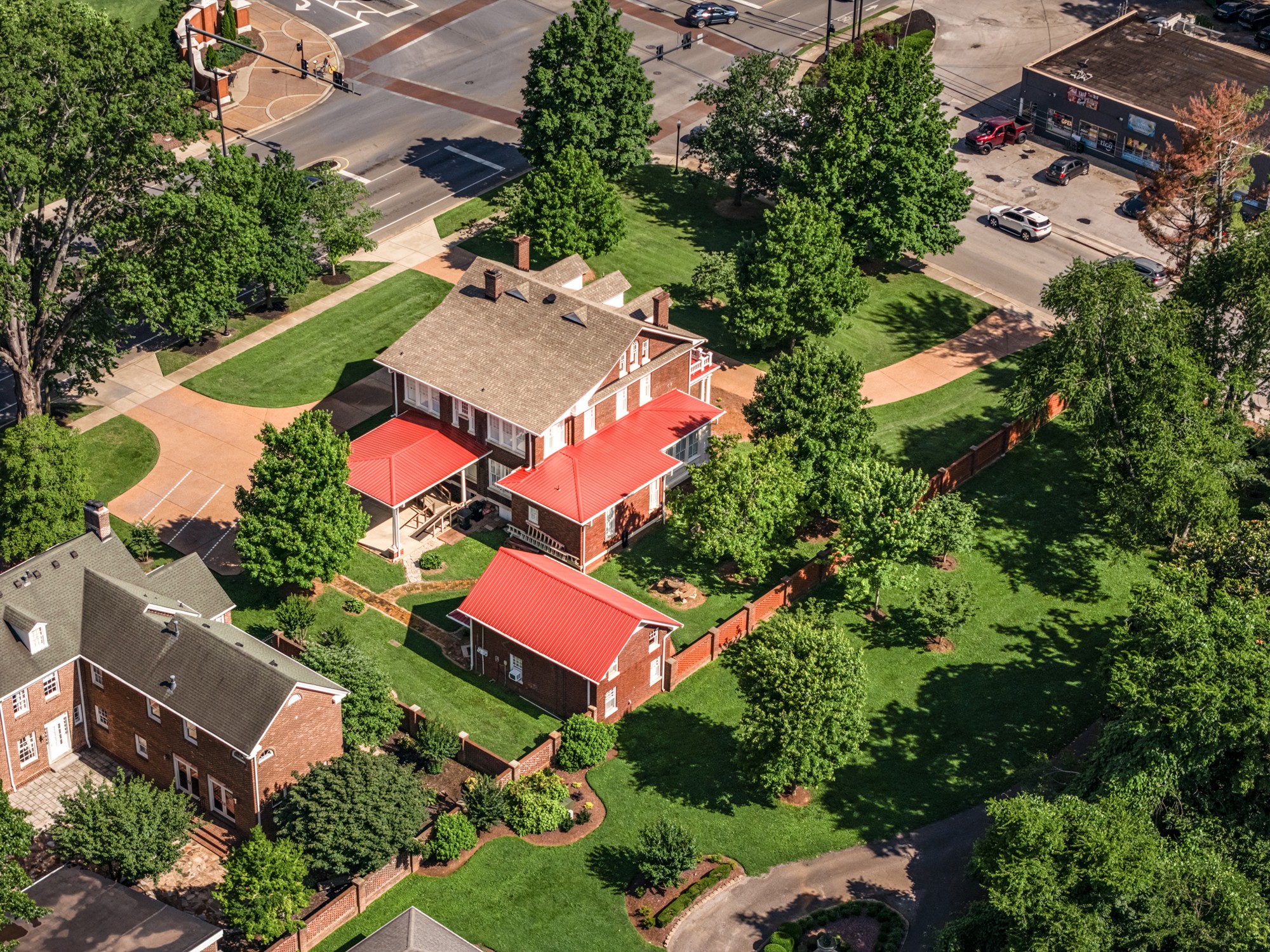 1153 E Main St