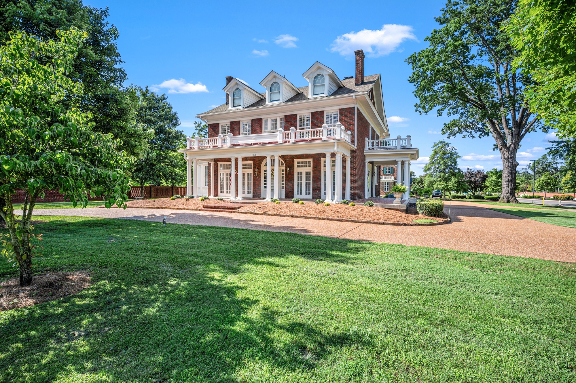 1153 E Main St