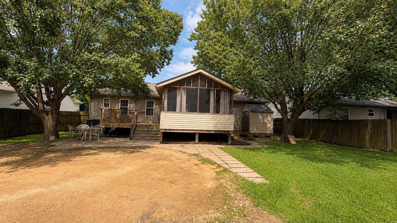 1952 Waterford Dr