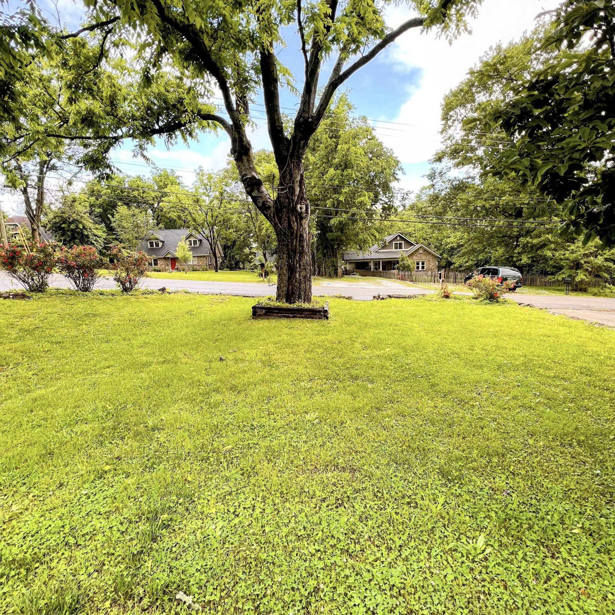 700 Maplewood Ln