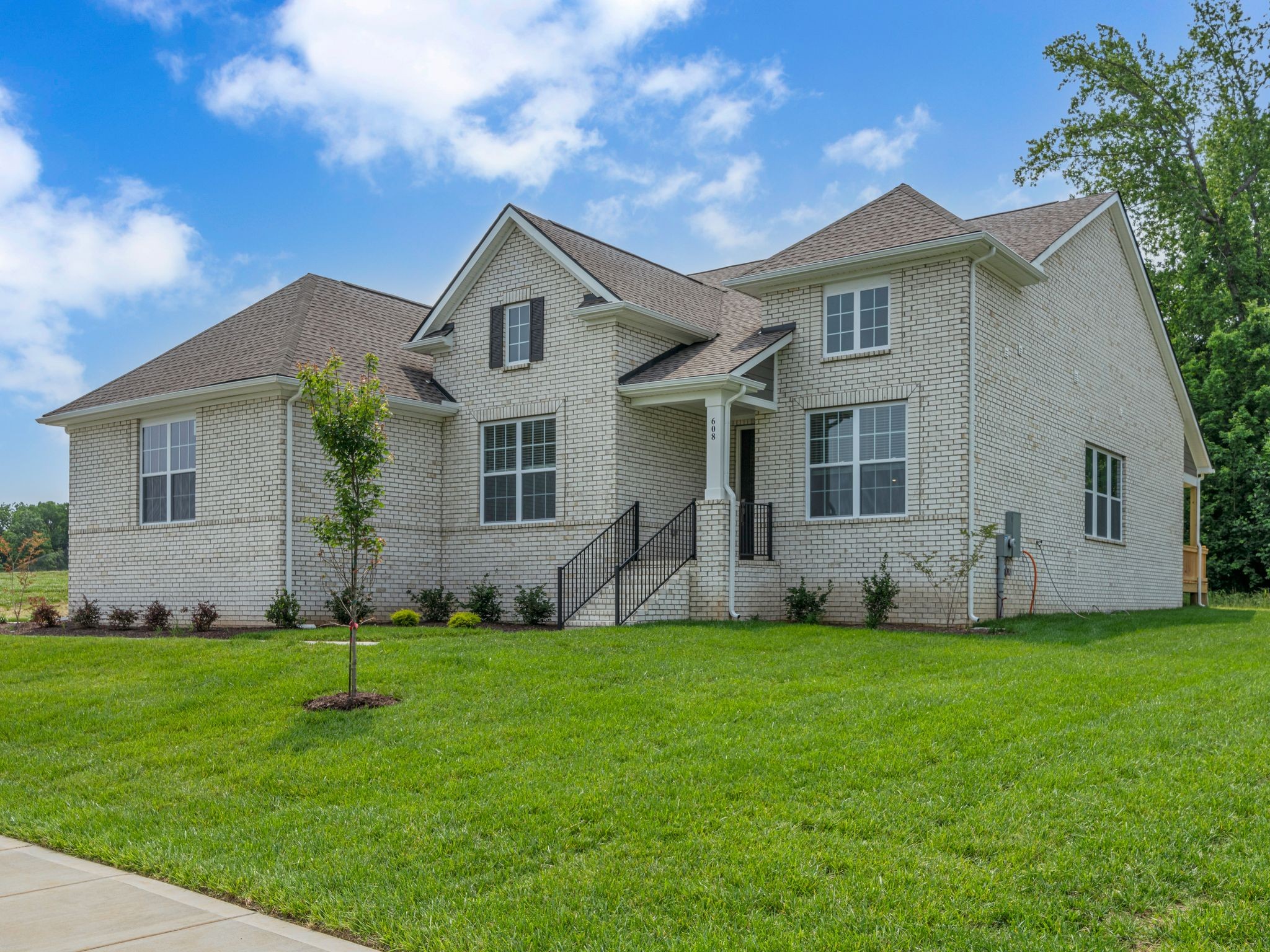 608 Lyndhurst Court