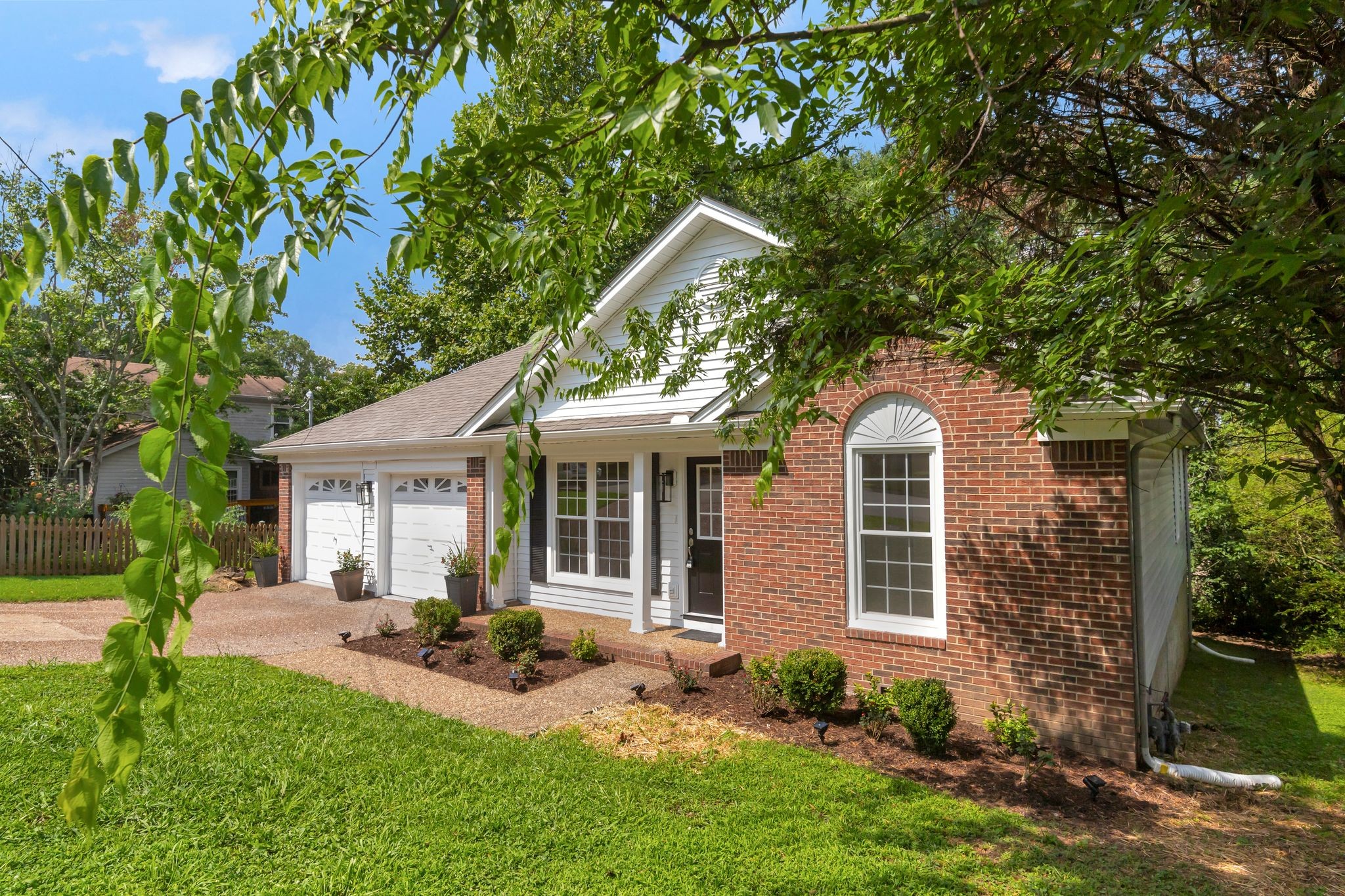 3413 Calais Cir