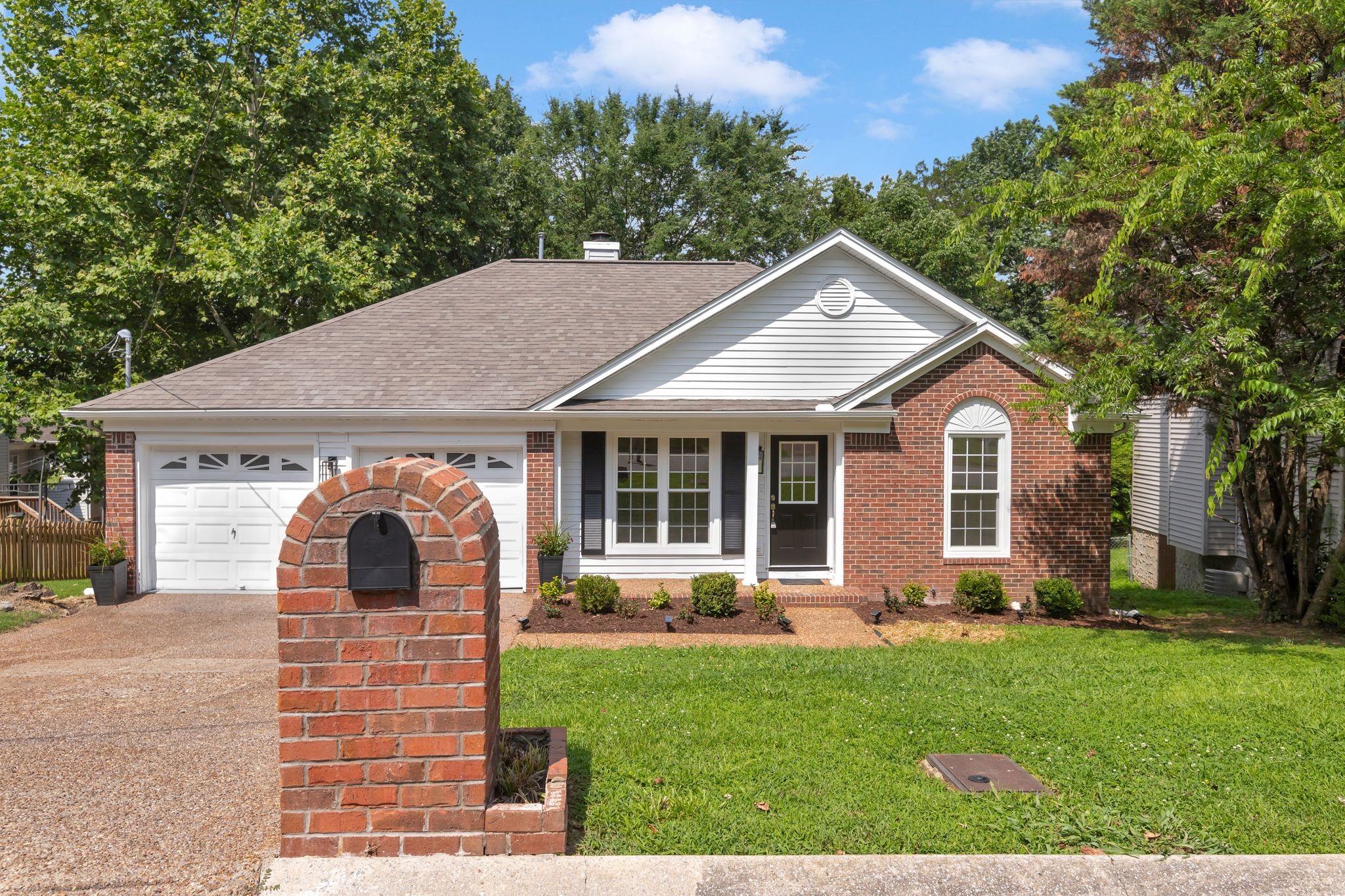 3413 Calais Cir