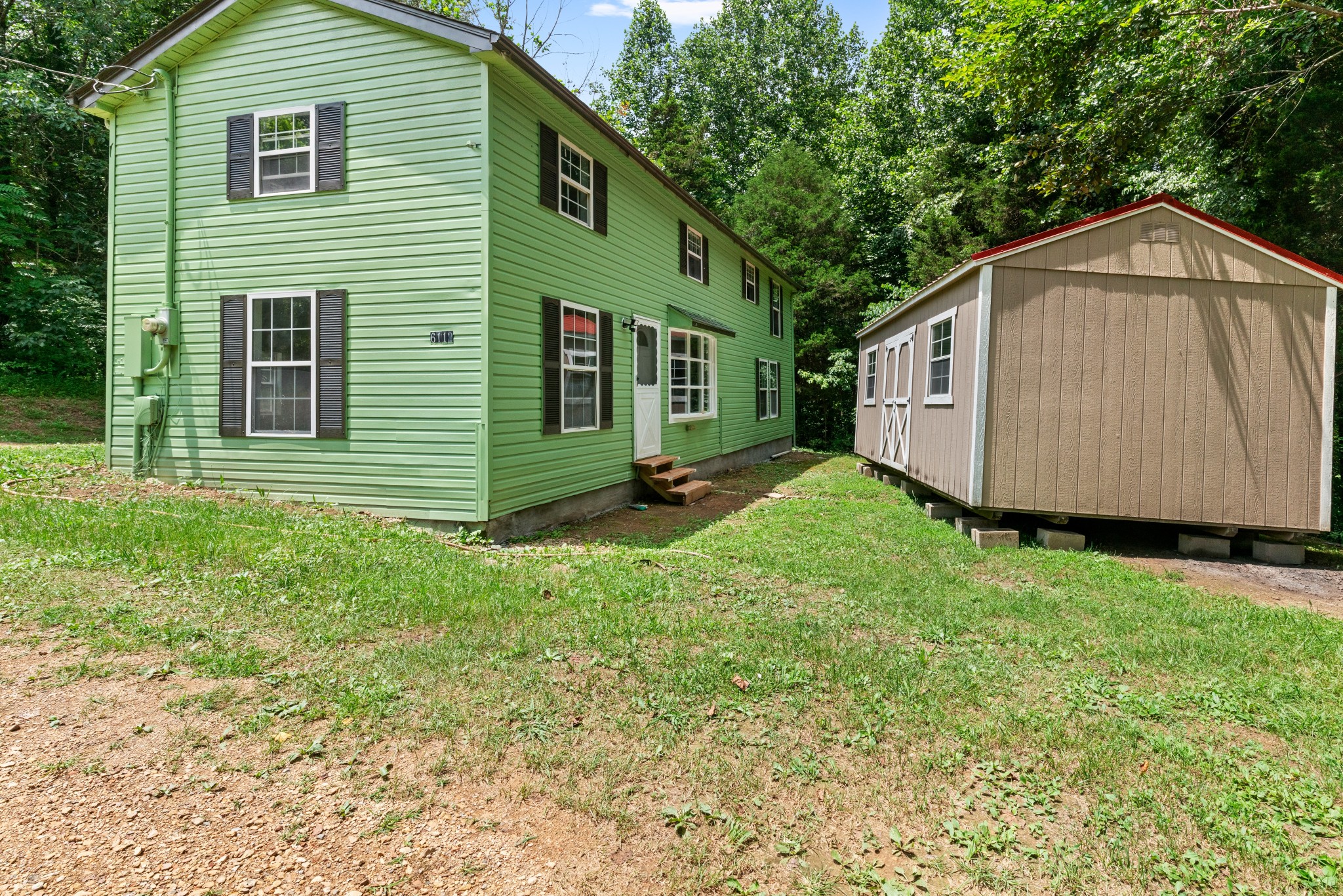 6112 King Robert Ln