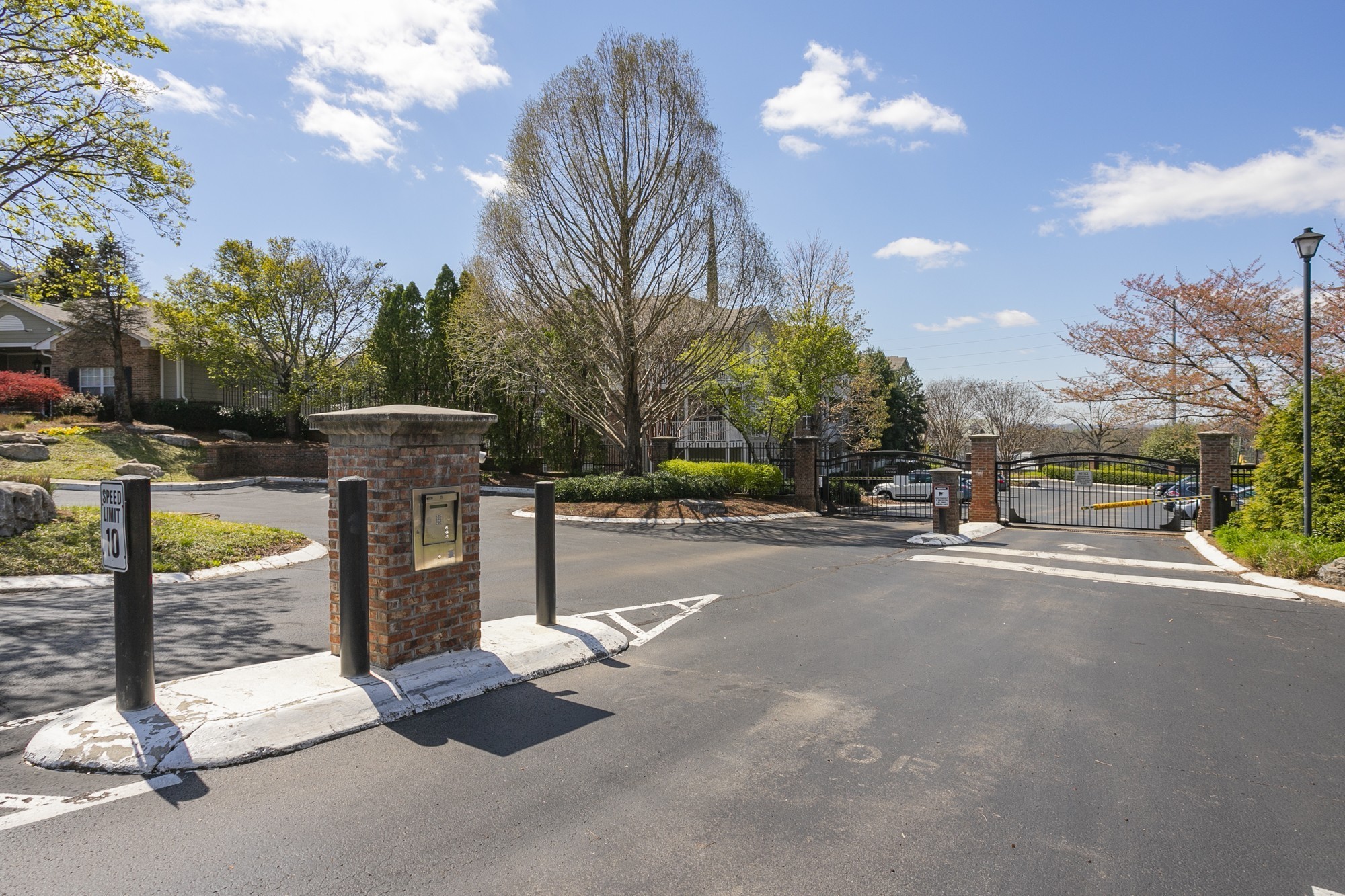 Nashville, Tennessee 37215, United States, 1 Bedroom Bedrooms, ,1 BathroomBathrooms,Residential,Active,10395