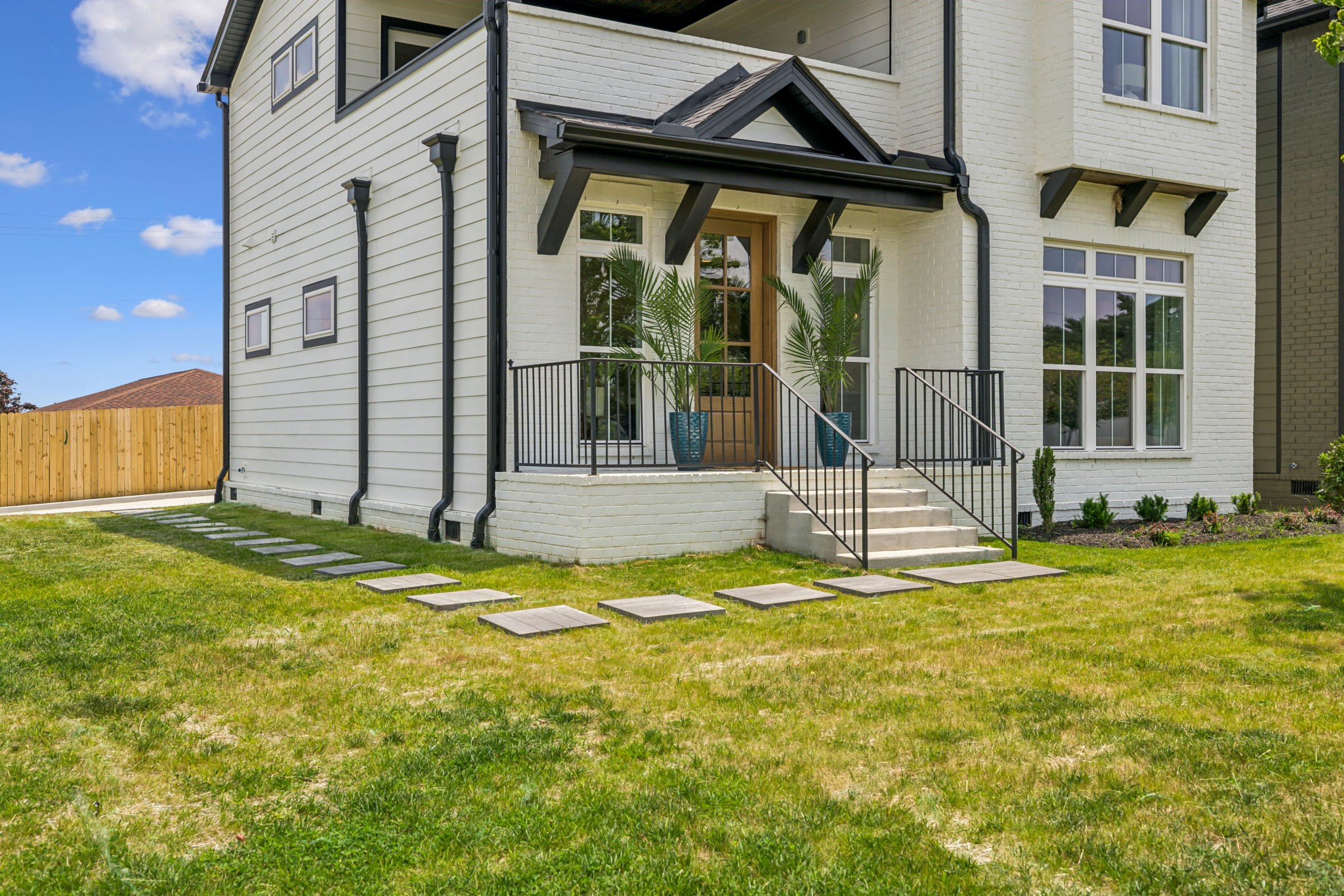 257A Riverside Dr
