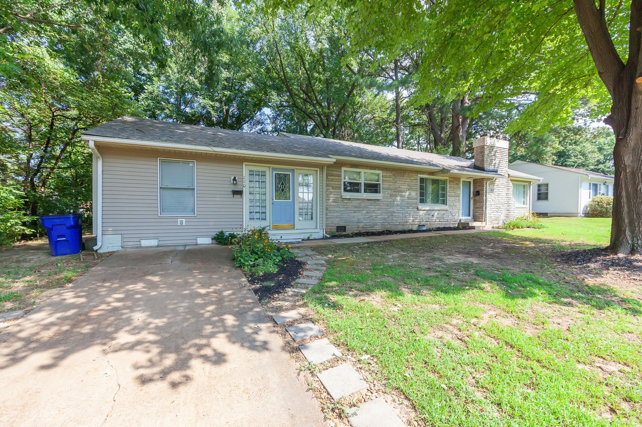 110 Laura St