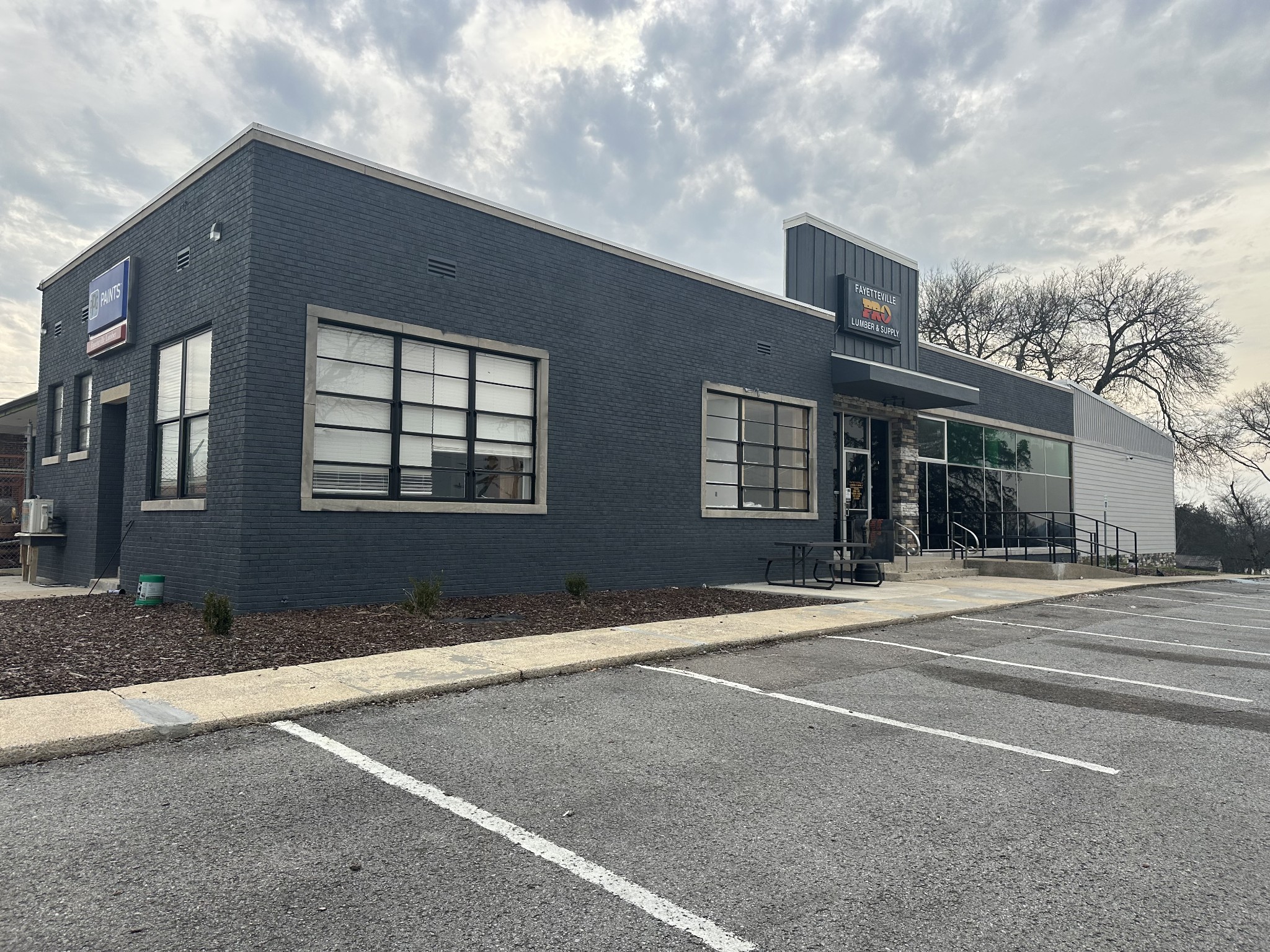 1404 Washington St W