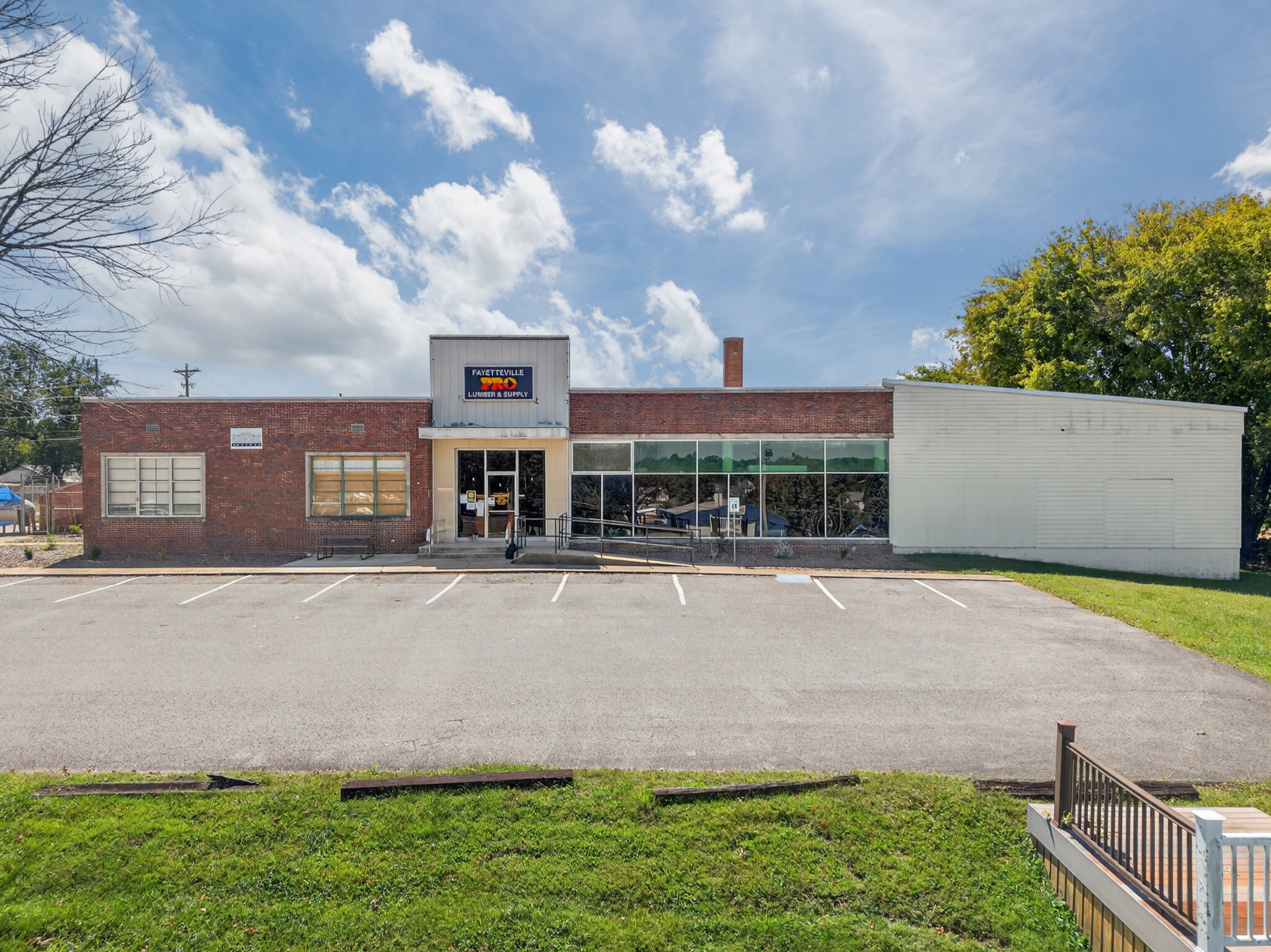 1404 Washington St W