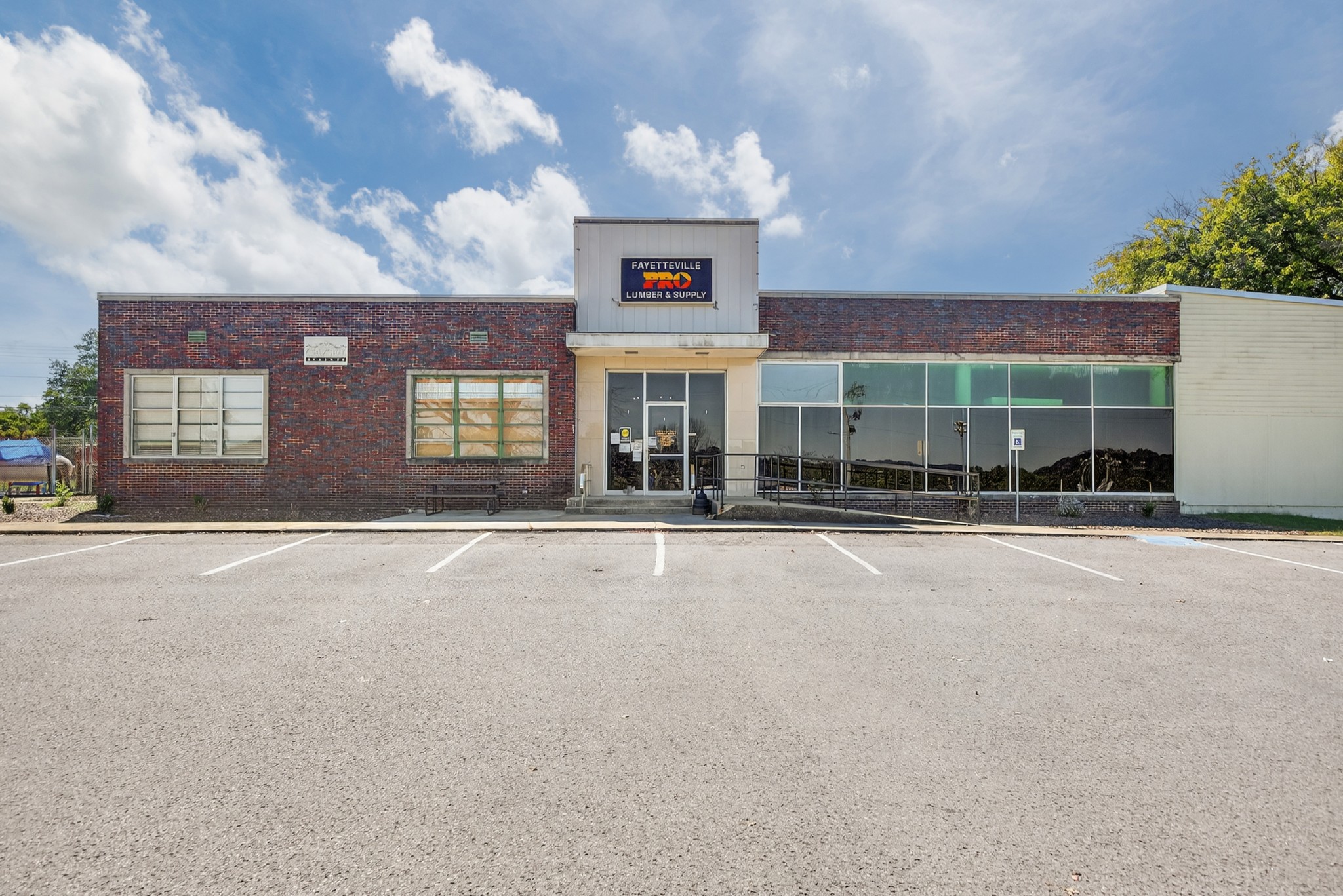 1404 Washington St W