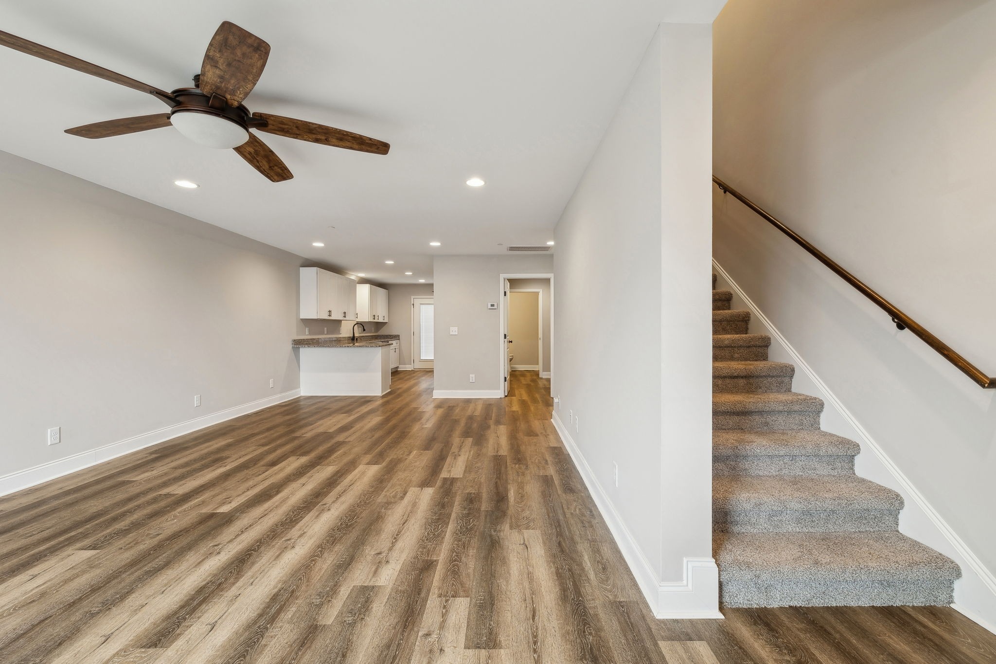 122 W Broad St