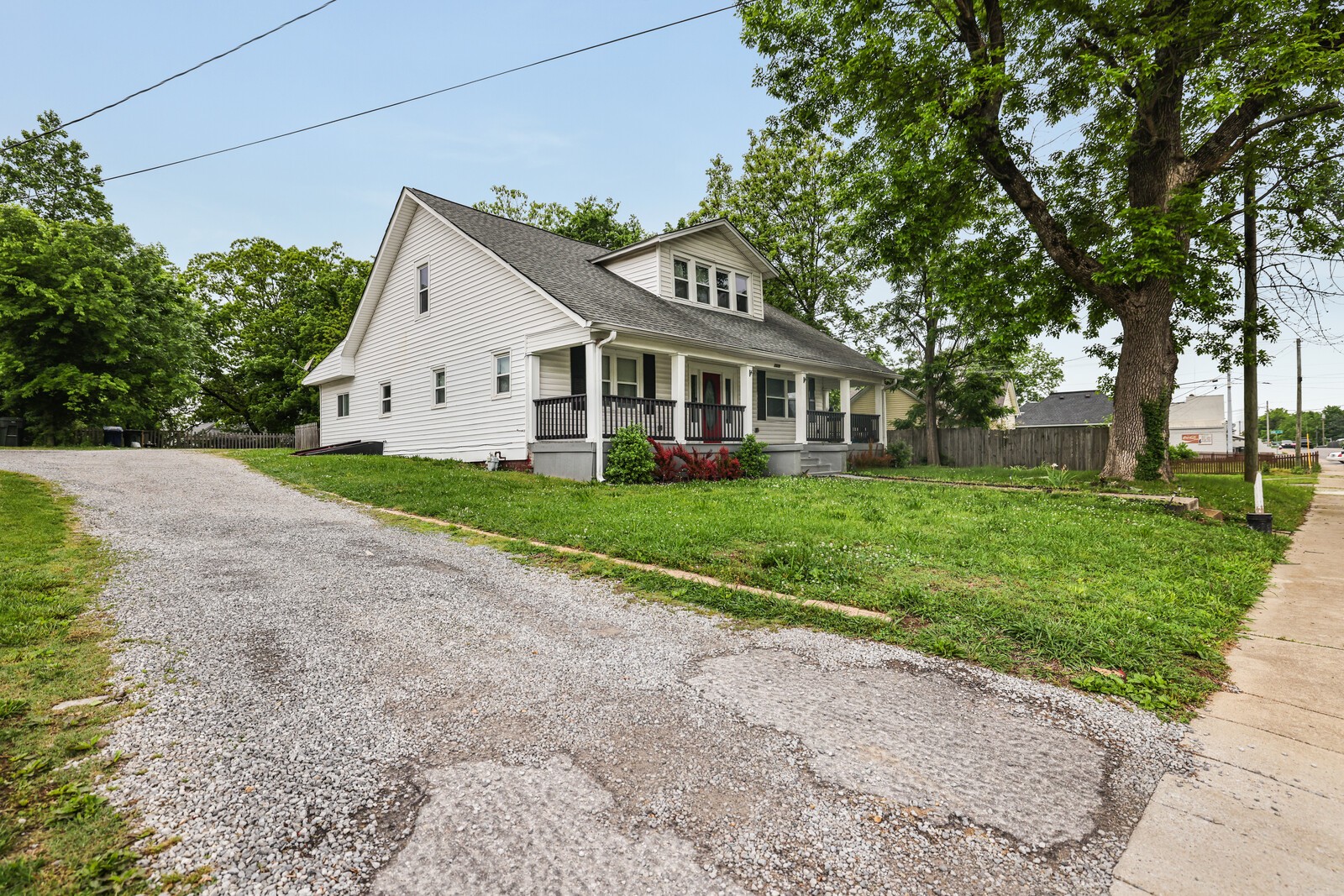 1509 S Main St