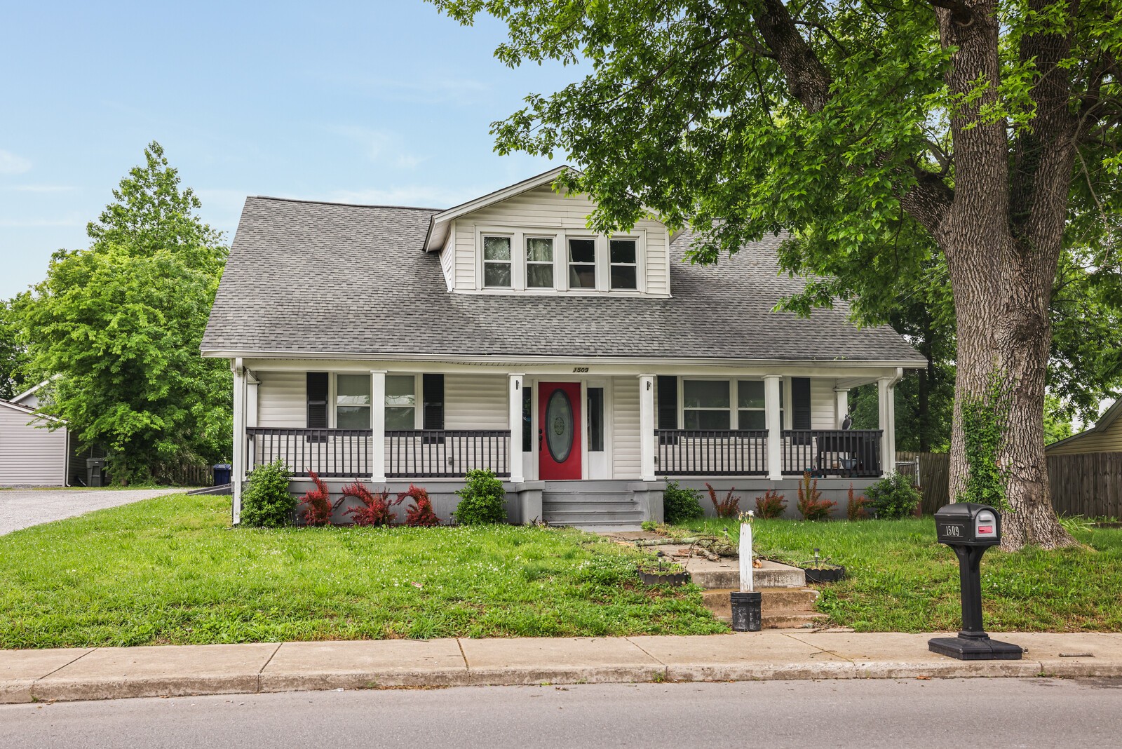 1509 S Main St