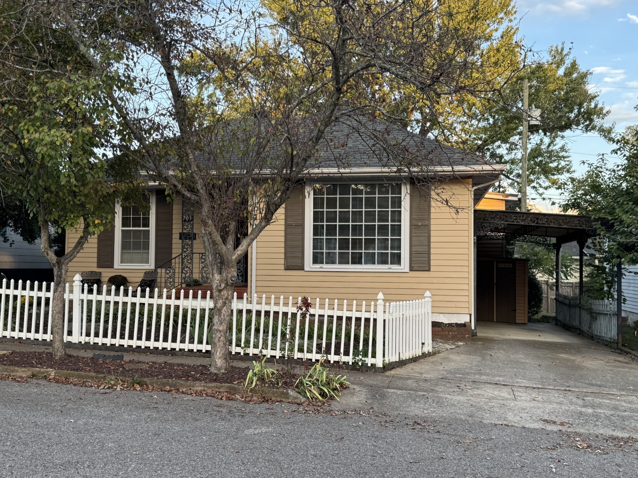 703 Lawrence St