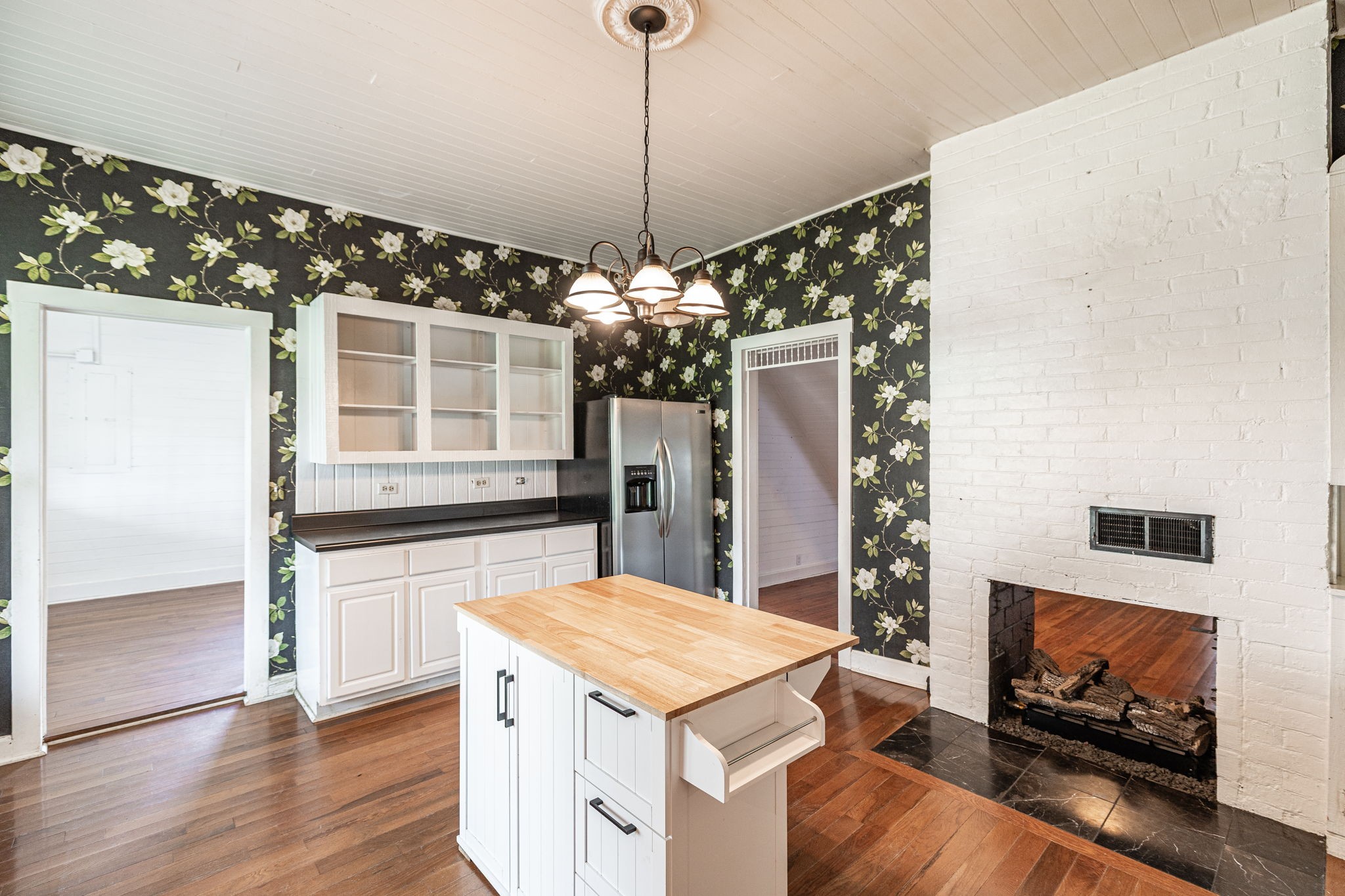 2366 Highland Ave