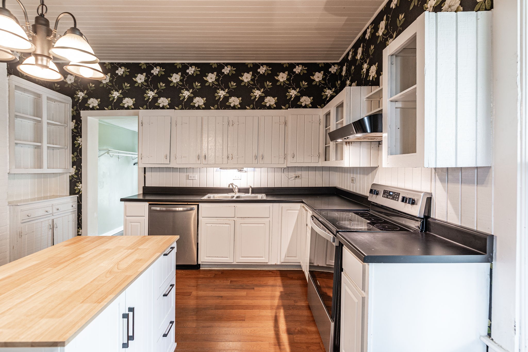 2366 Highland Ave