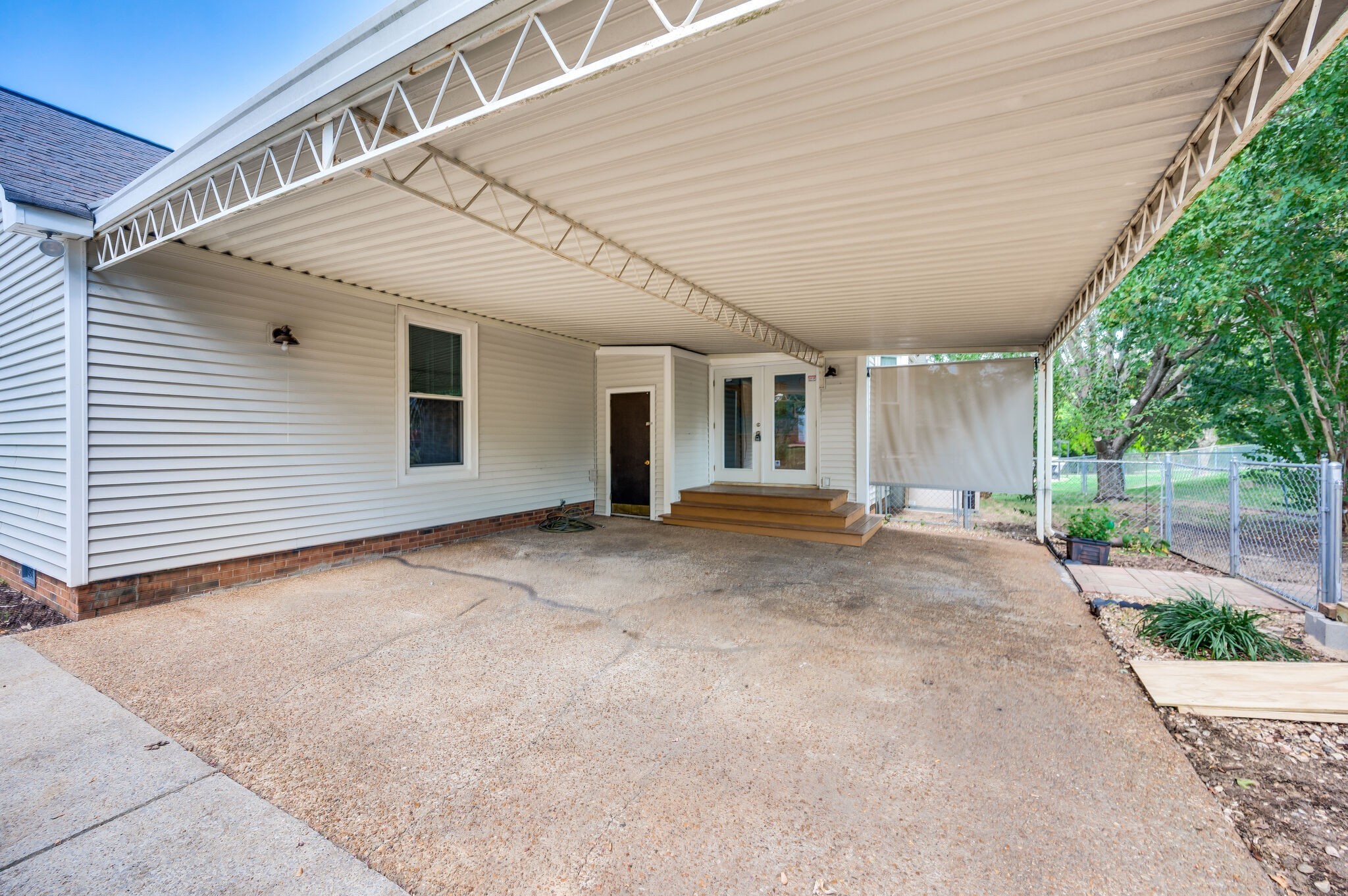 Nashville, Tennessee 37217, United States, 3 Bedrooms Bedrooms, ,2 BathroomsBathrooms,Residential,Pending,81603