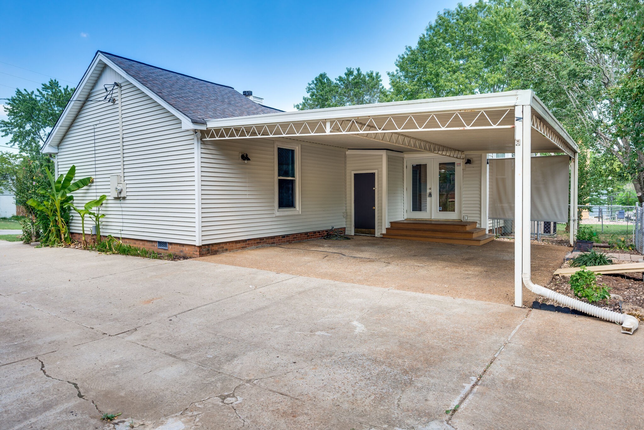 Nashville, Tennessee 37217, United States, 3 Bedrooms Bedrooms, ,2 BathroomsBathrooms,Residential,Pending,81603