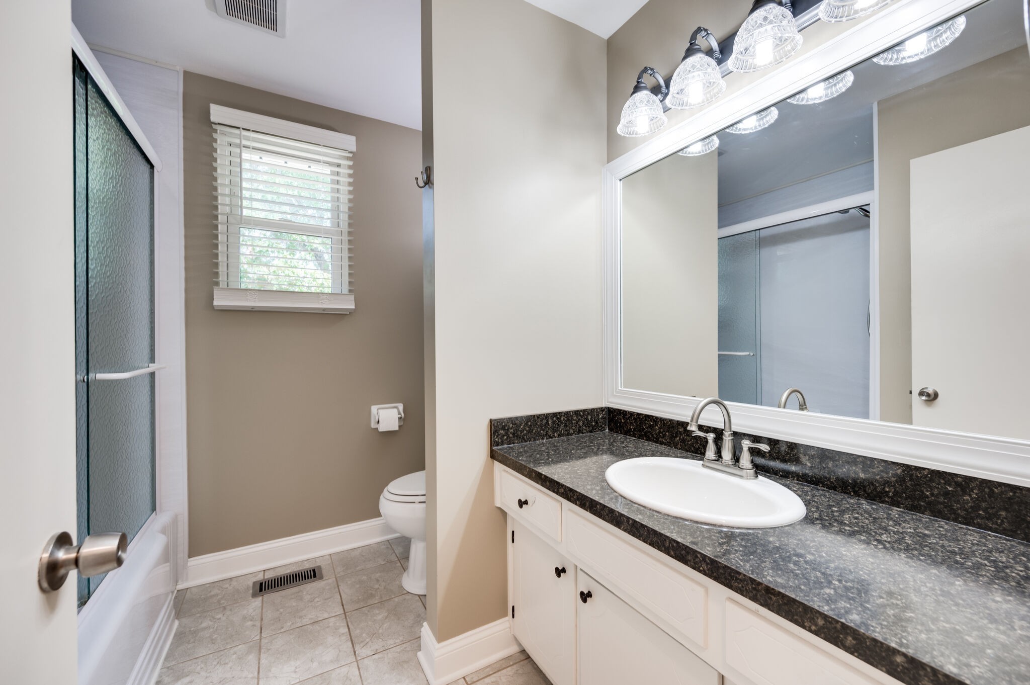 Nashville, Tennessee 37217, United States, 3 Bedrooms Bedrooms, ,2 BathroomsBathrooms,Residential,Pending,81603