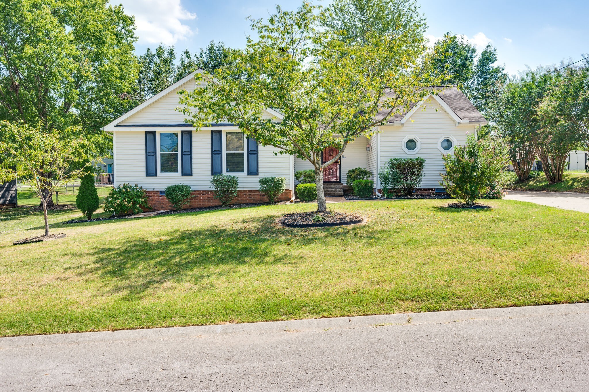 Nashville, Tennessee 37217, United States, 3 Bedrooms Bedrooms, ,2 BathroomsBathrooms,Residential,Pending,81603