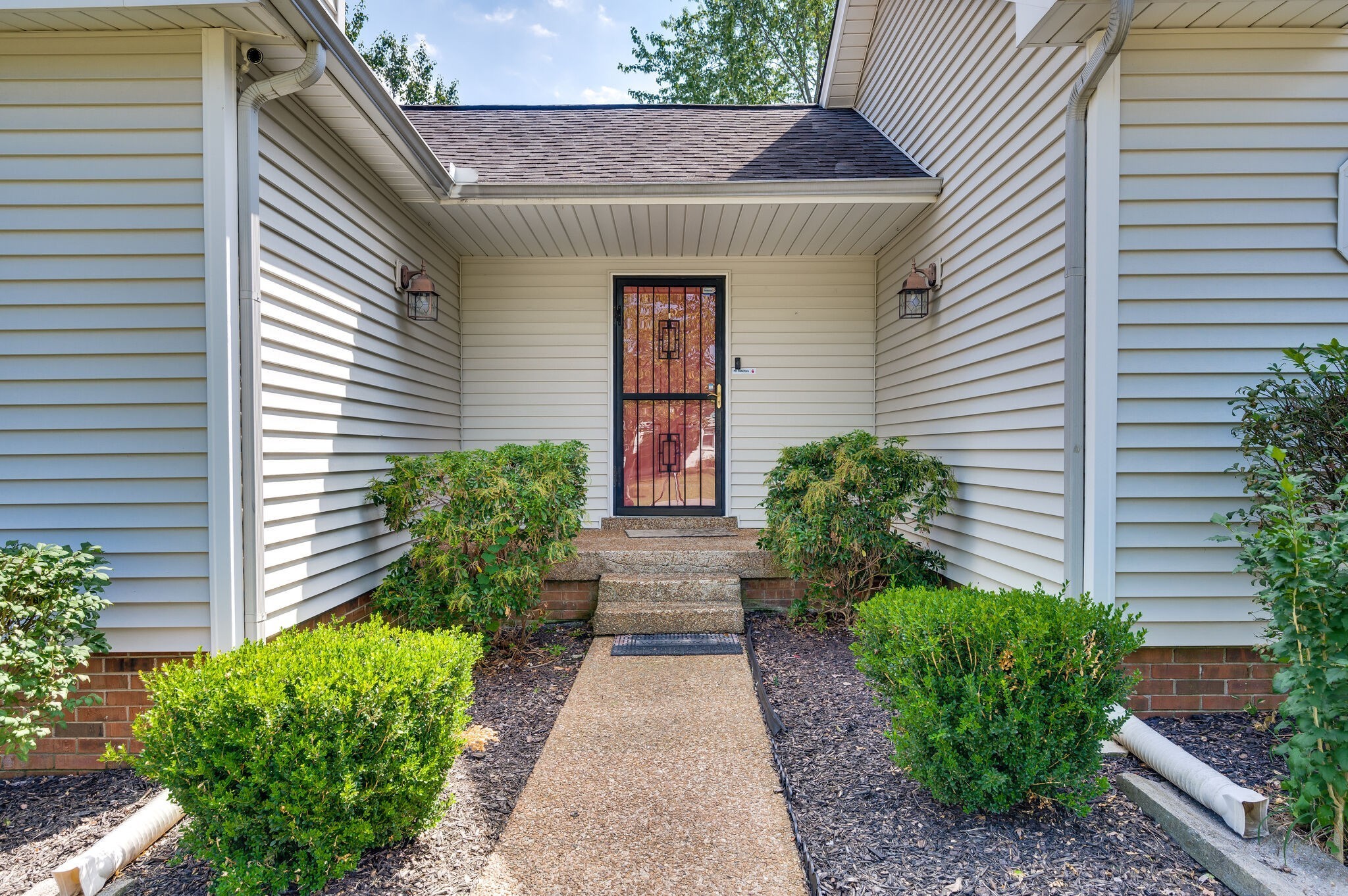 Nashville, Tennessee 37217, United States, 3 Bedrooms Bedrooms, ,2 BathroomsBathrooms,Residential,Pending,81603