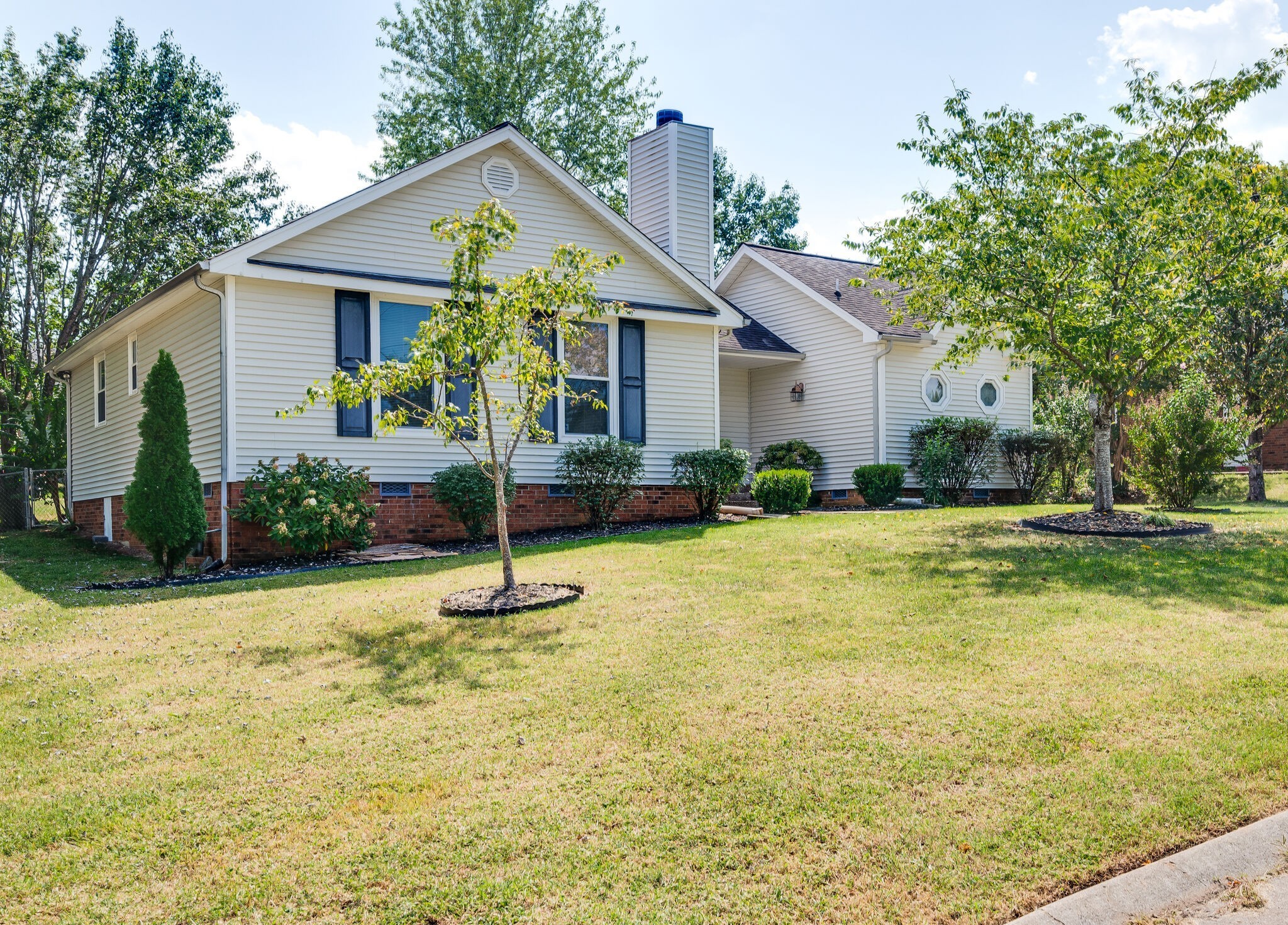 Nashville, Tennessee 37217, United States, 3 Bedrooms Bedrooms, ,2 BathroomsBathrooms,Residential,Pending,81603