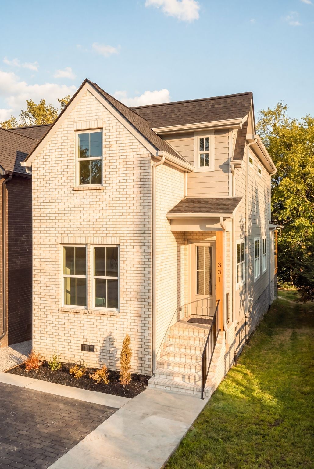 331 Queen Ave