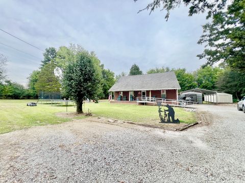 Photo of 690 Monument Rd, Summertown, TN 38483 (MLS # 2986701)