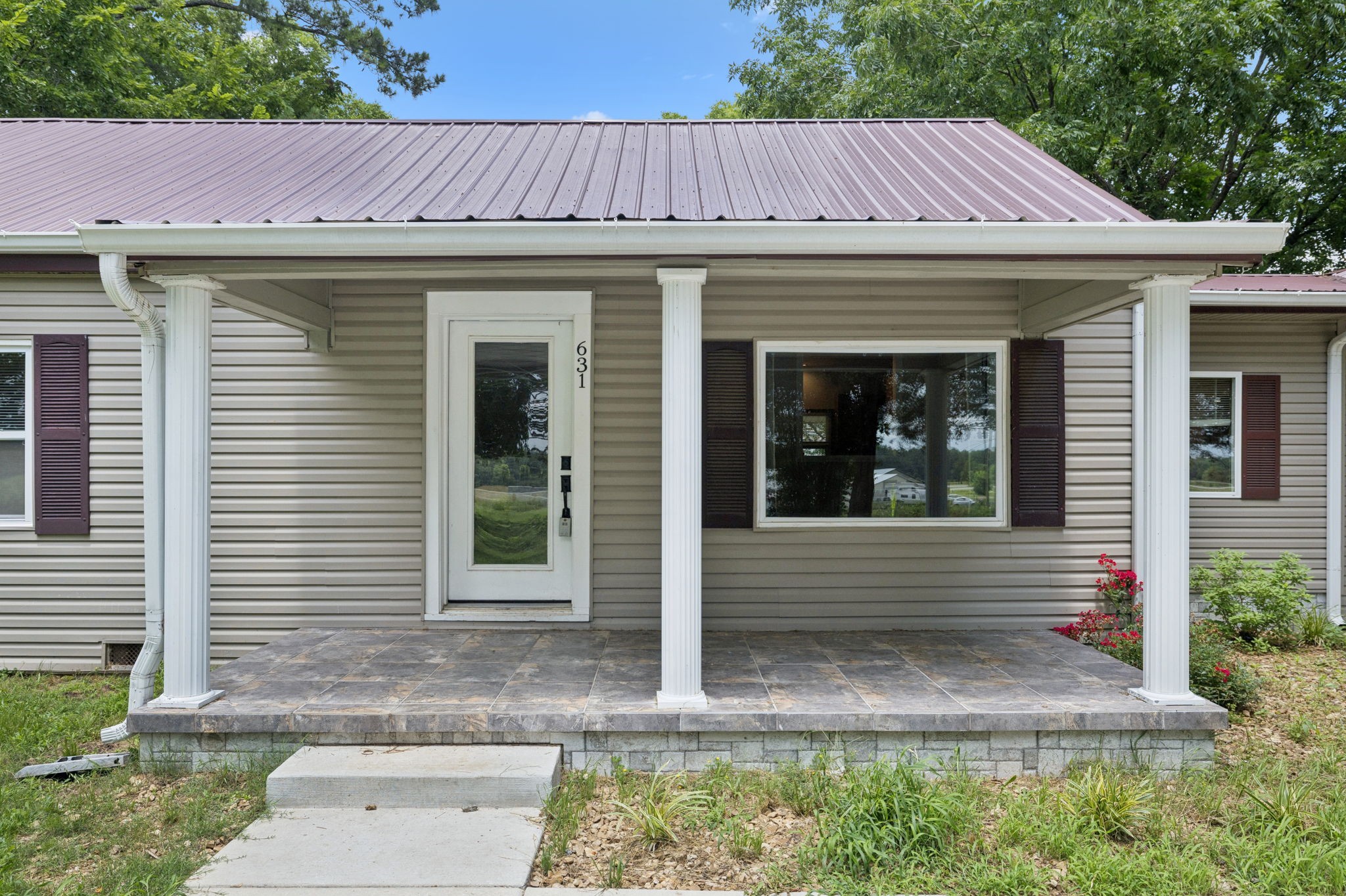631 W Maple St