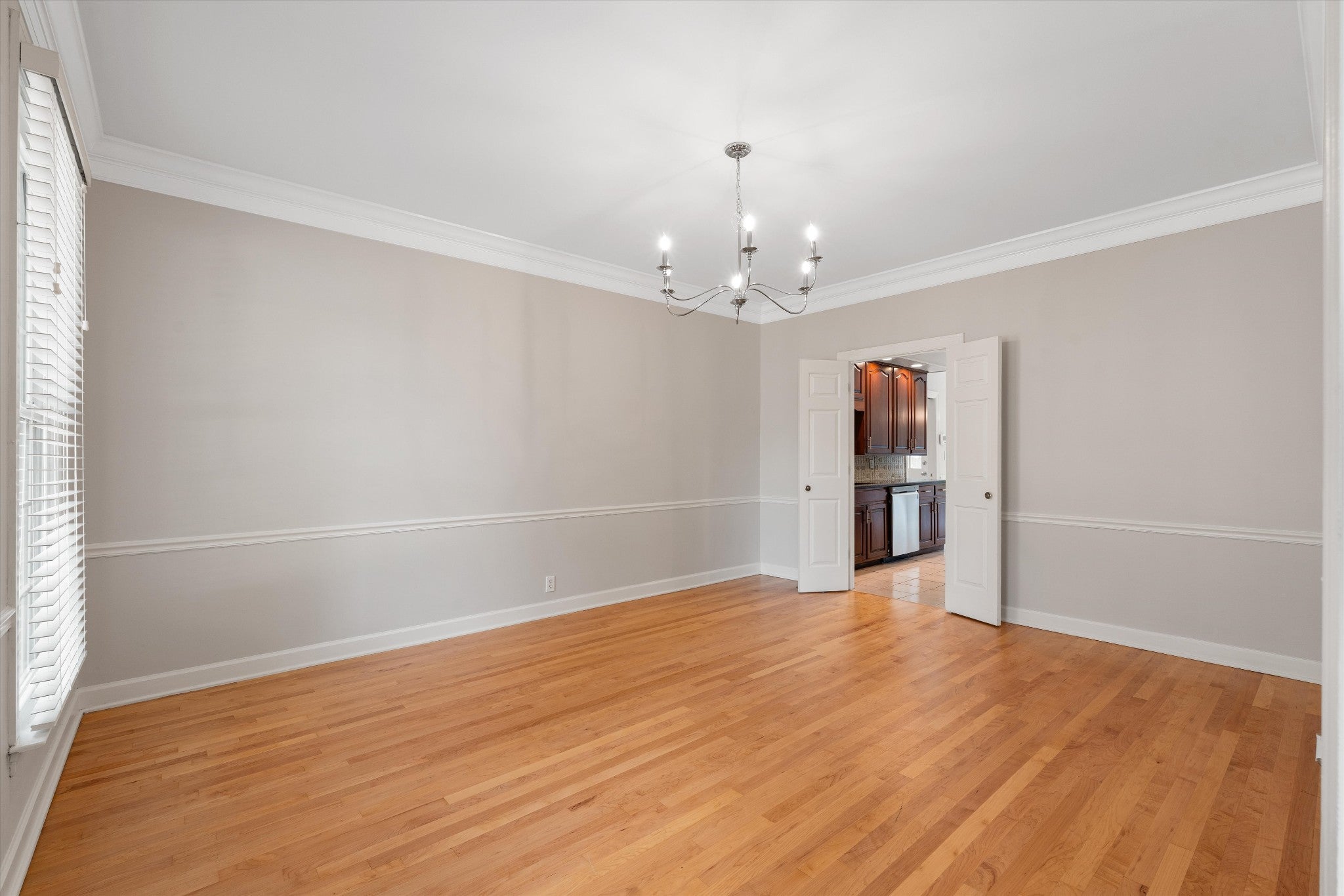 605 Linden Sq