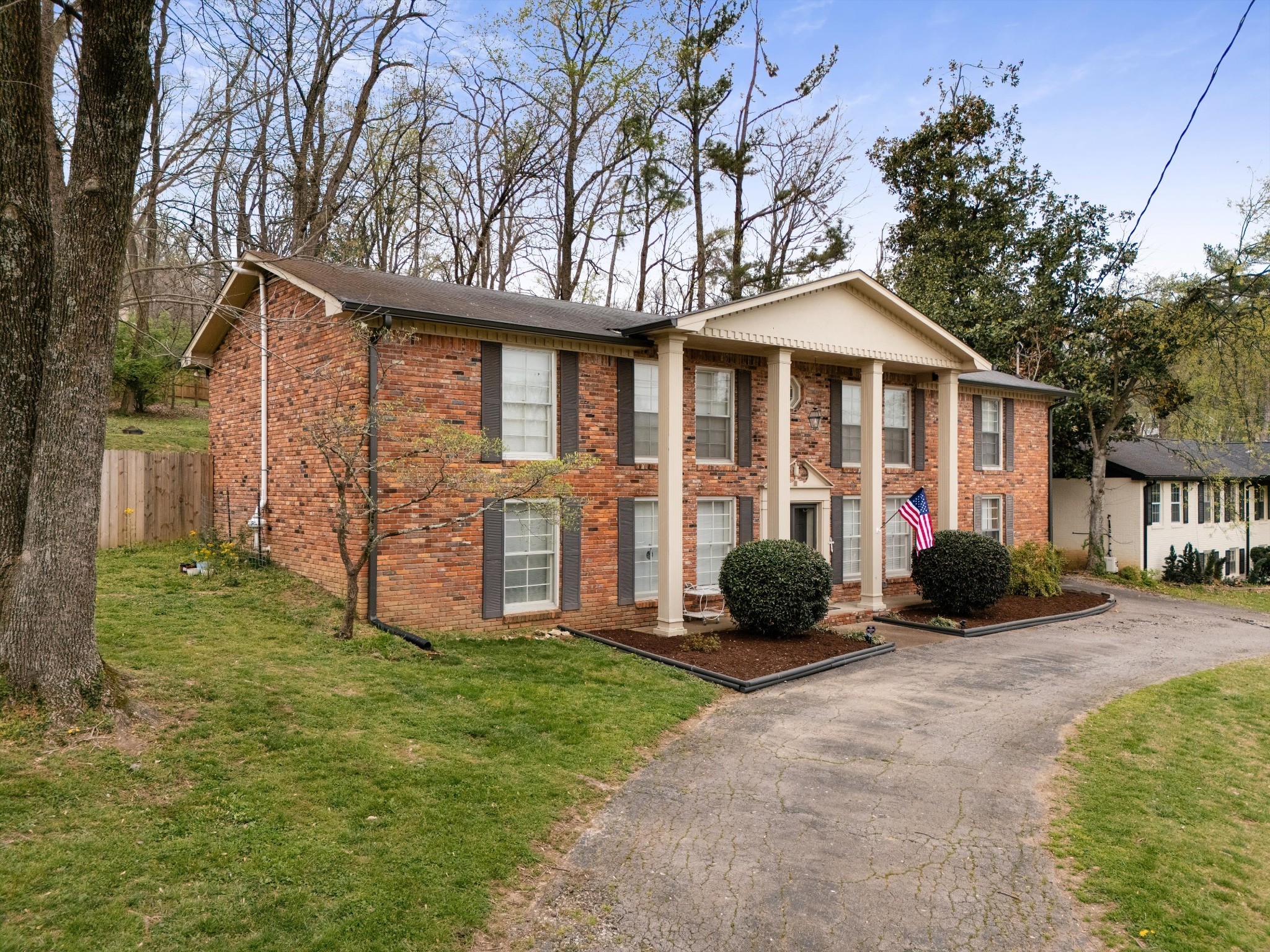 6805 Cloudland Dr