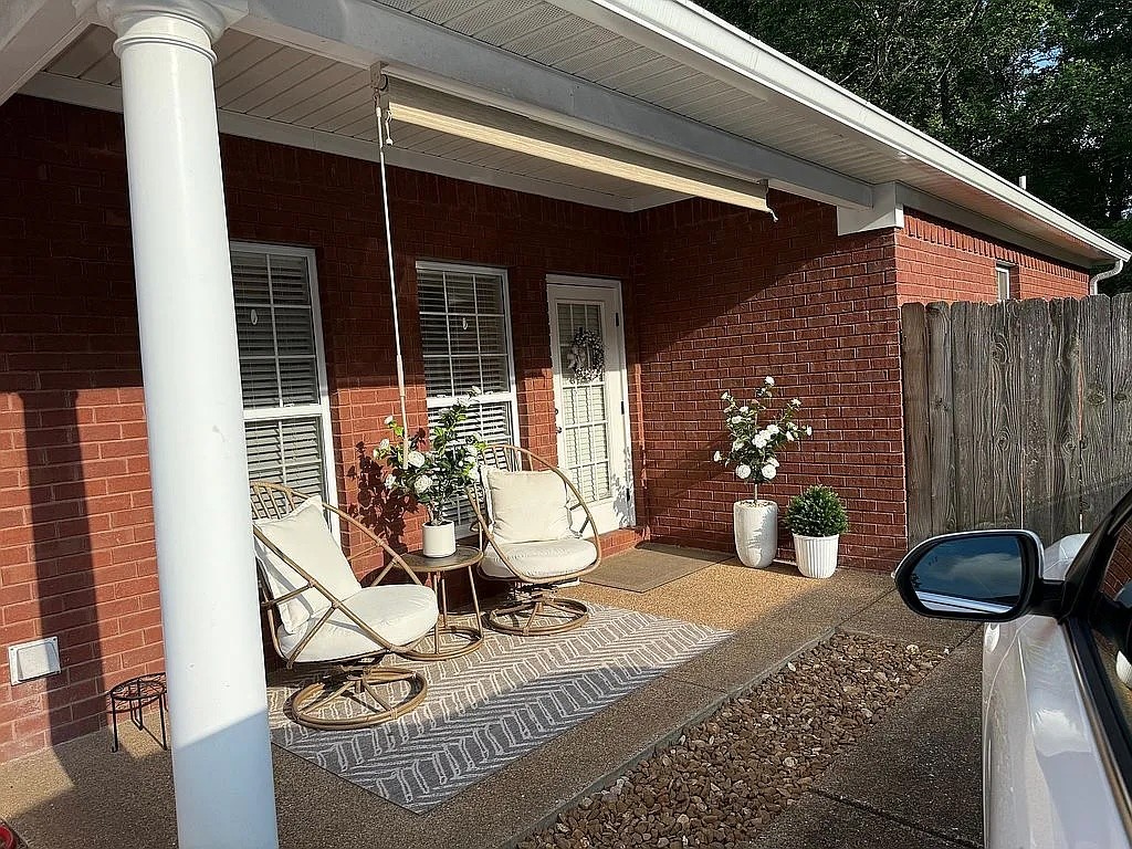 30 Brookhollow Cv