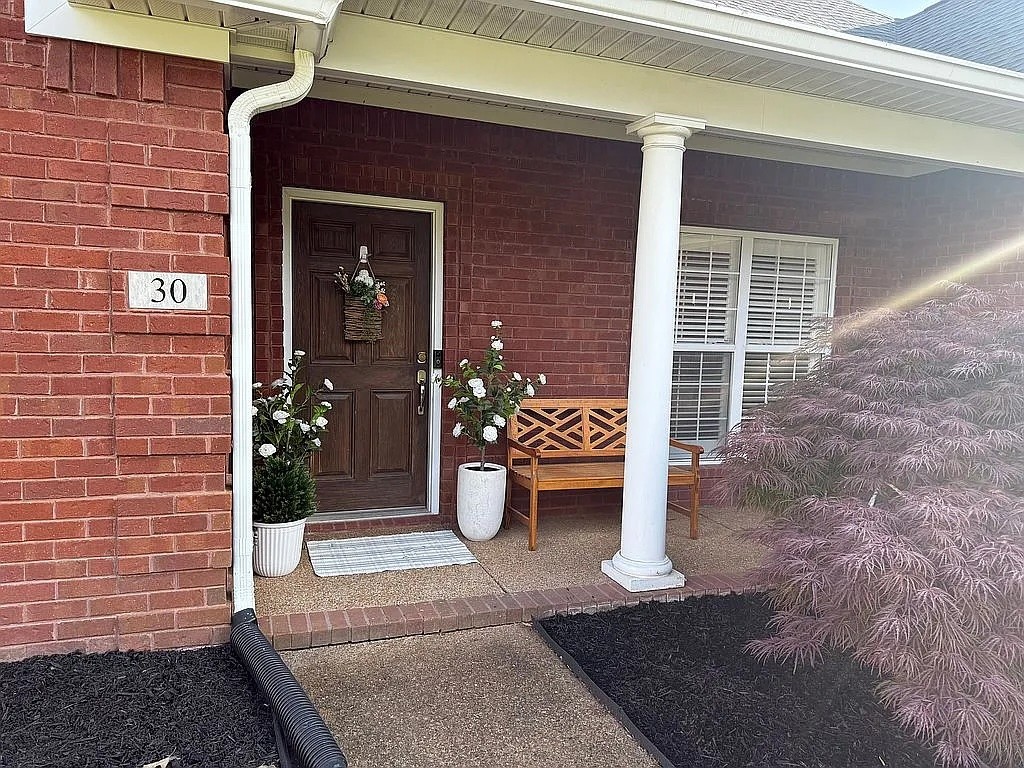 30 Brookhollow Cv