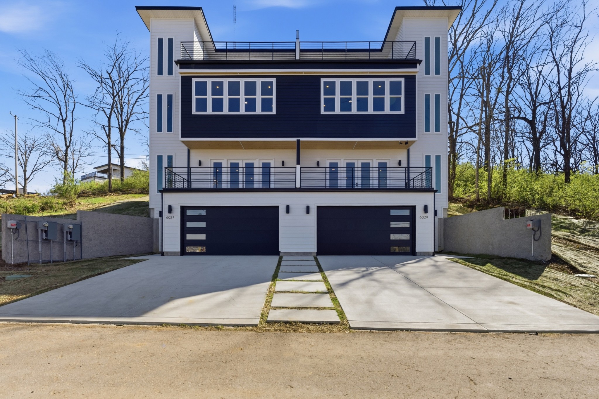 6029 Hill Circle