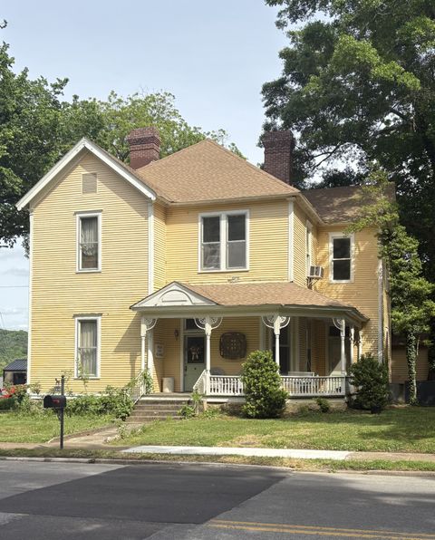 Photo of 617 Mulberry Ave, Fayetteville, TN 37334 (MLS # 3186434)