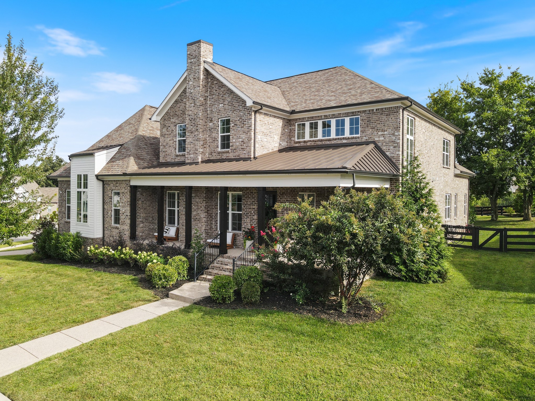 1037 Lawson Ln
