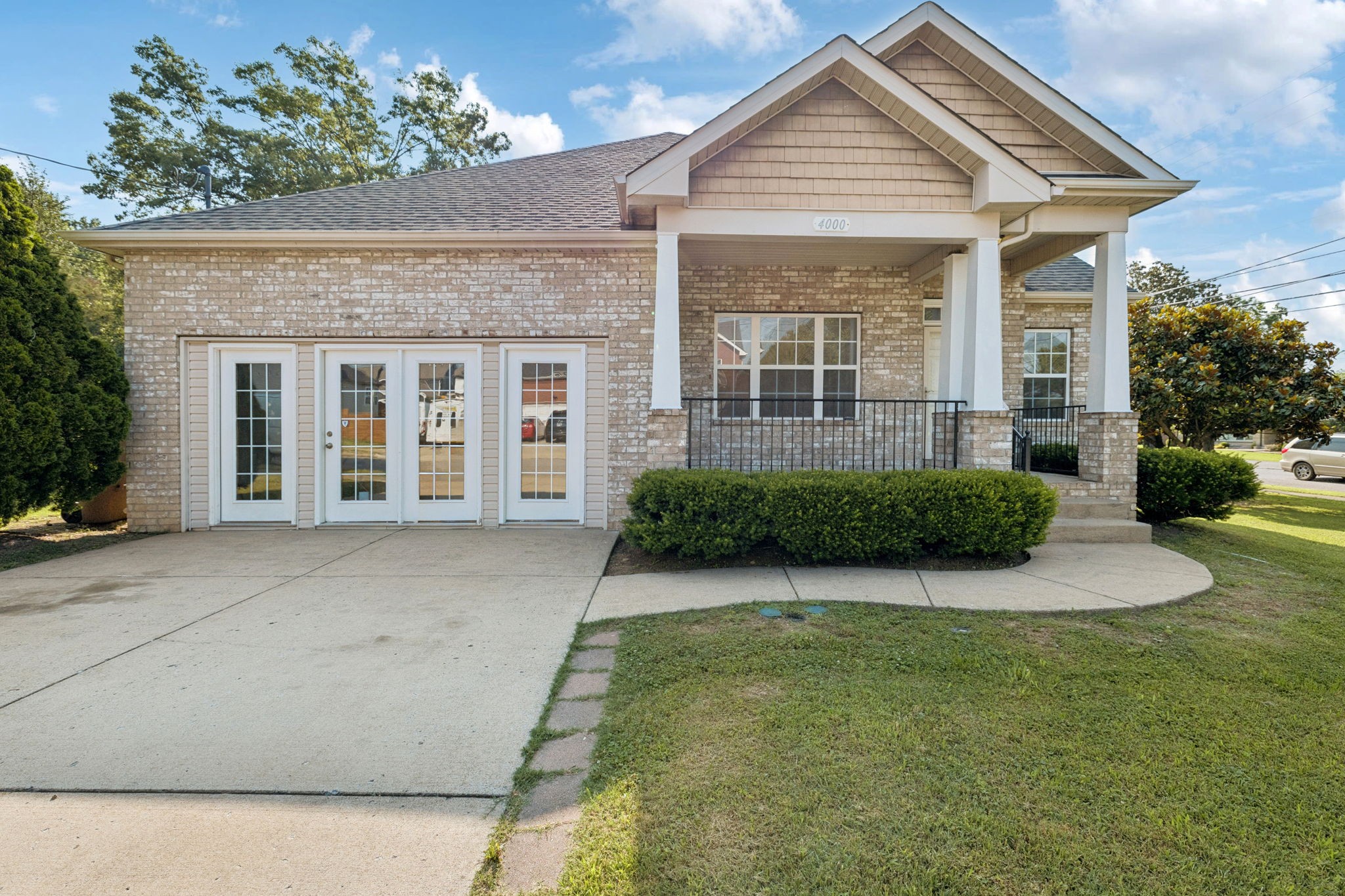 4000 Hollis Hill Dr
