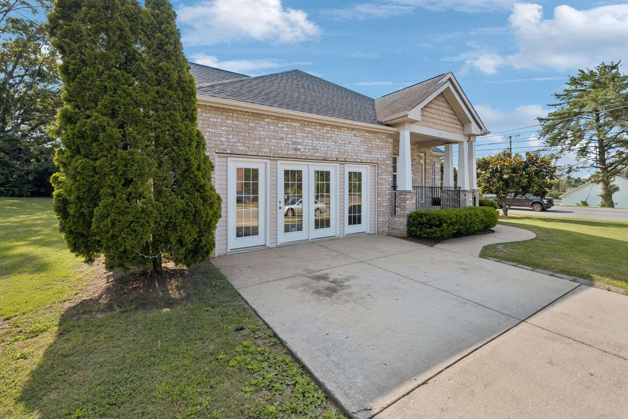 4000 Hollis Hill Dr