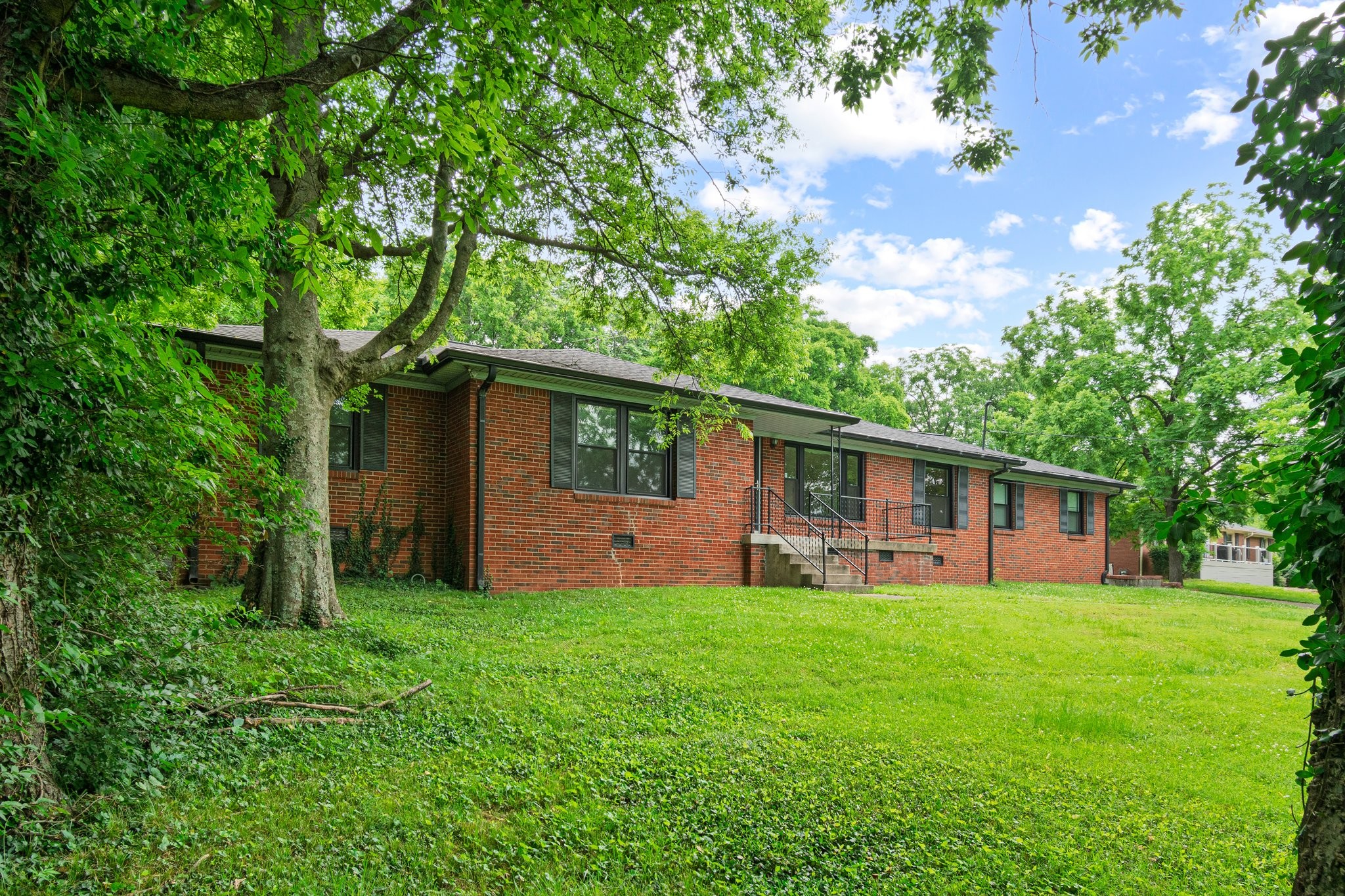 3240 Knobview Dr