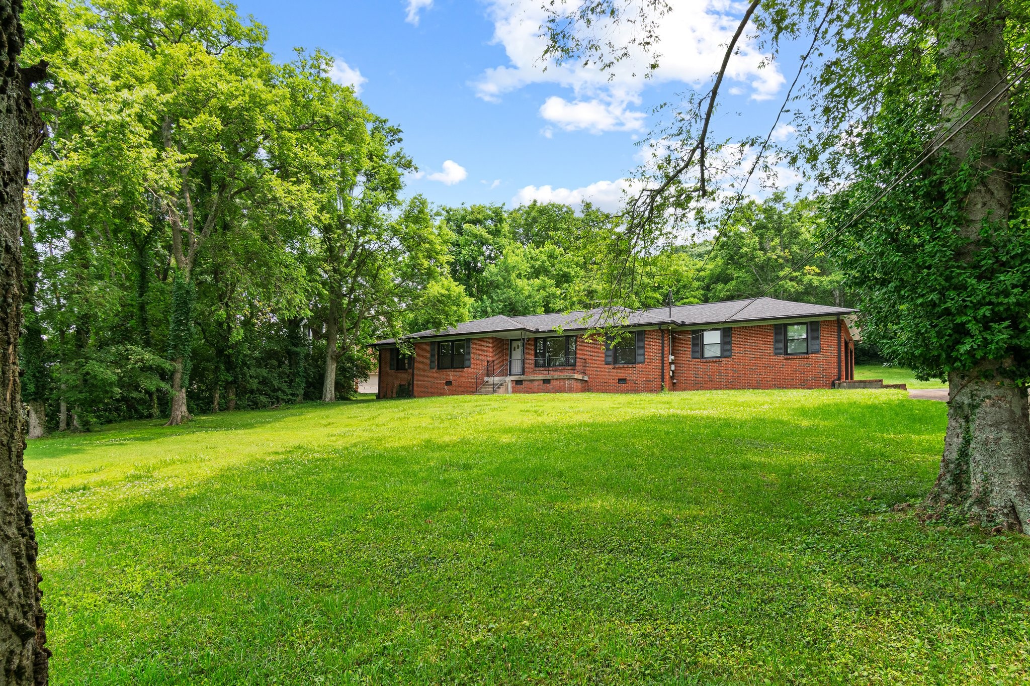 3240 Knobview Dr