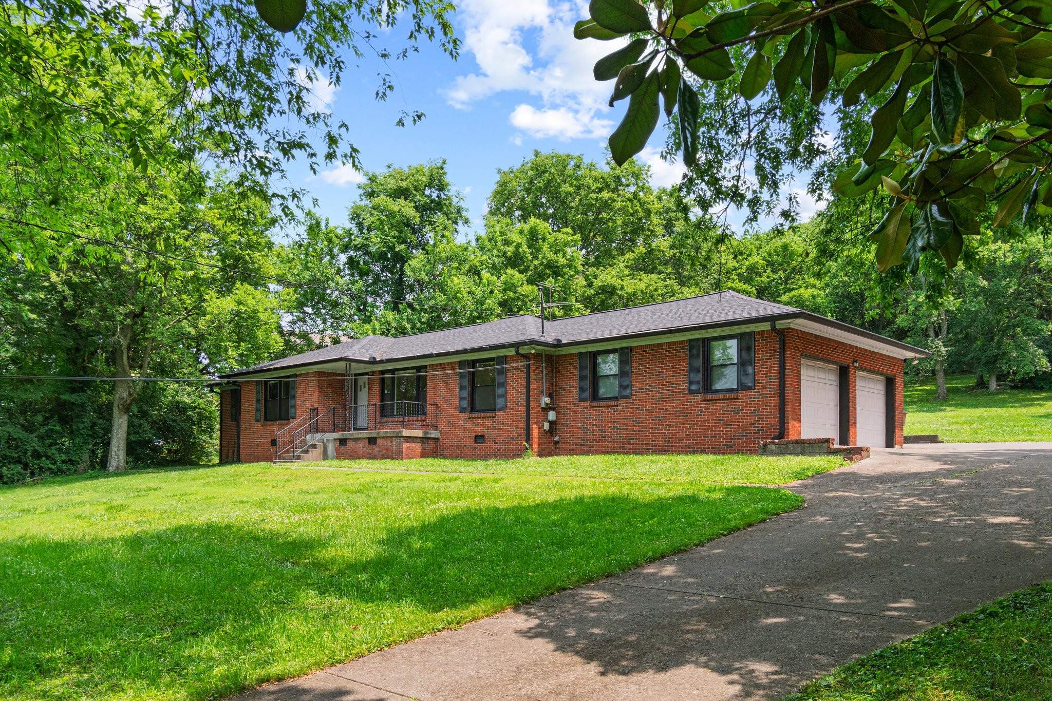 3240 Knobview Dr