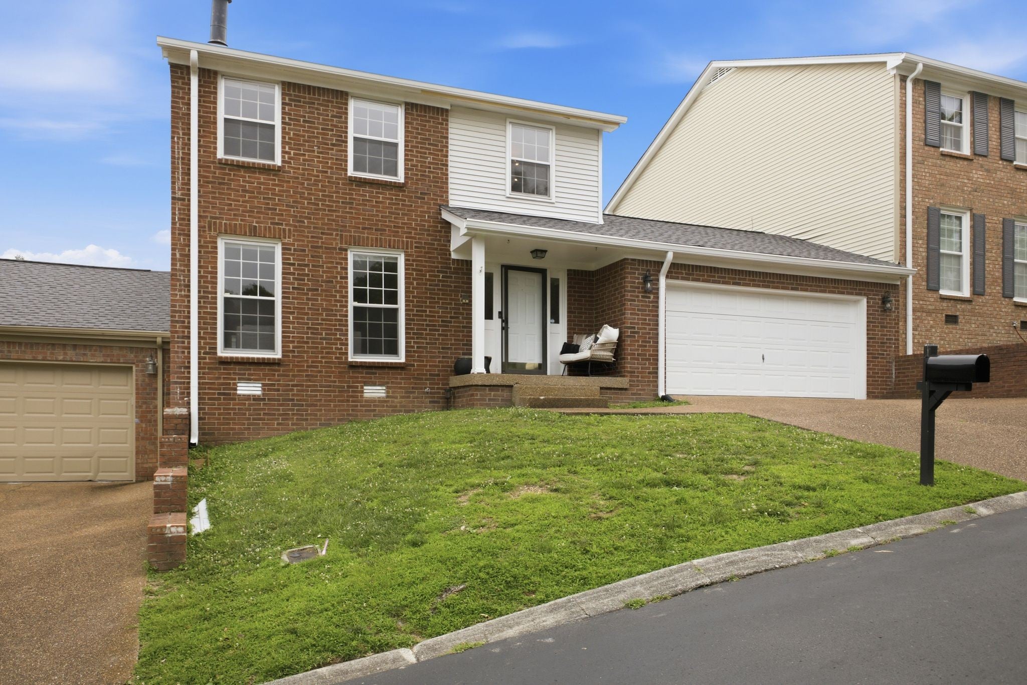 7033 Clearview Cir